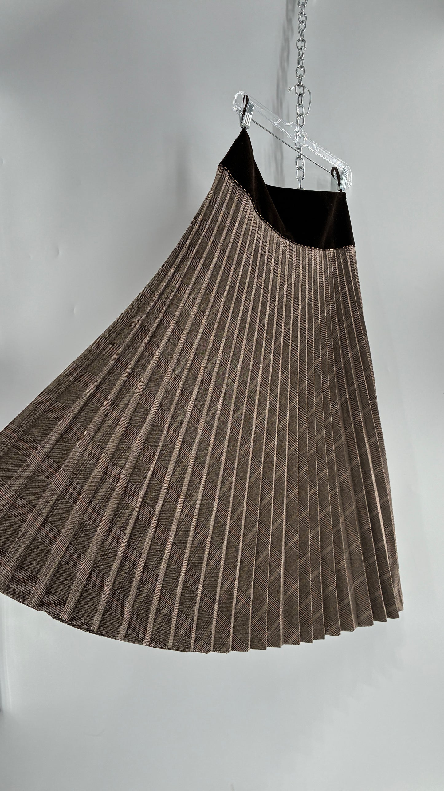 Vintage CAROLE LITTLE Plaid and Pleated Skirt with Wide Velvet Brown Waist Band (6)
