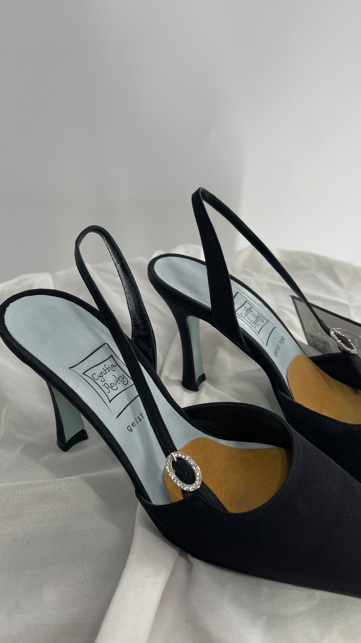 Vintage Cynthia Rowley Slingback Black Pointed Toe Kitten Heels with Rhinestone Beret (6)