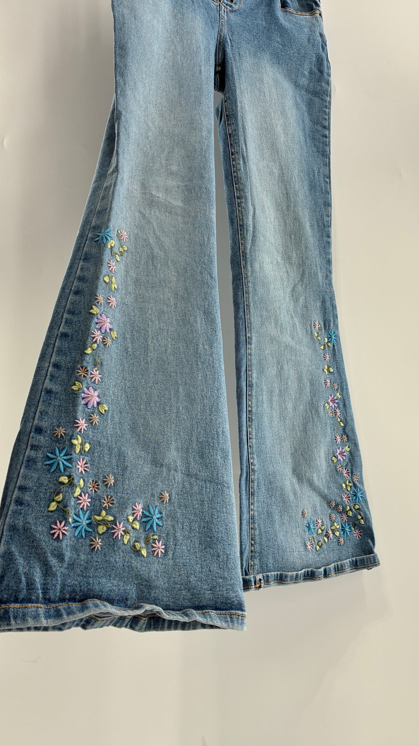 Vintage MUDD Light Wash, Low Rise Jeans with Grommet Waistband and Embroidered Florals (11)