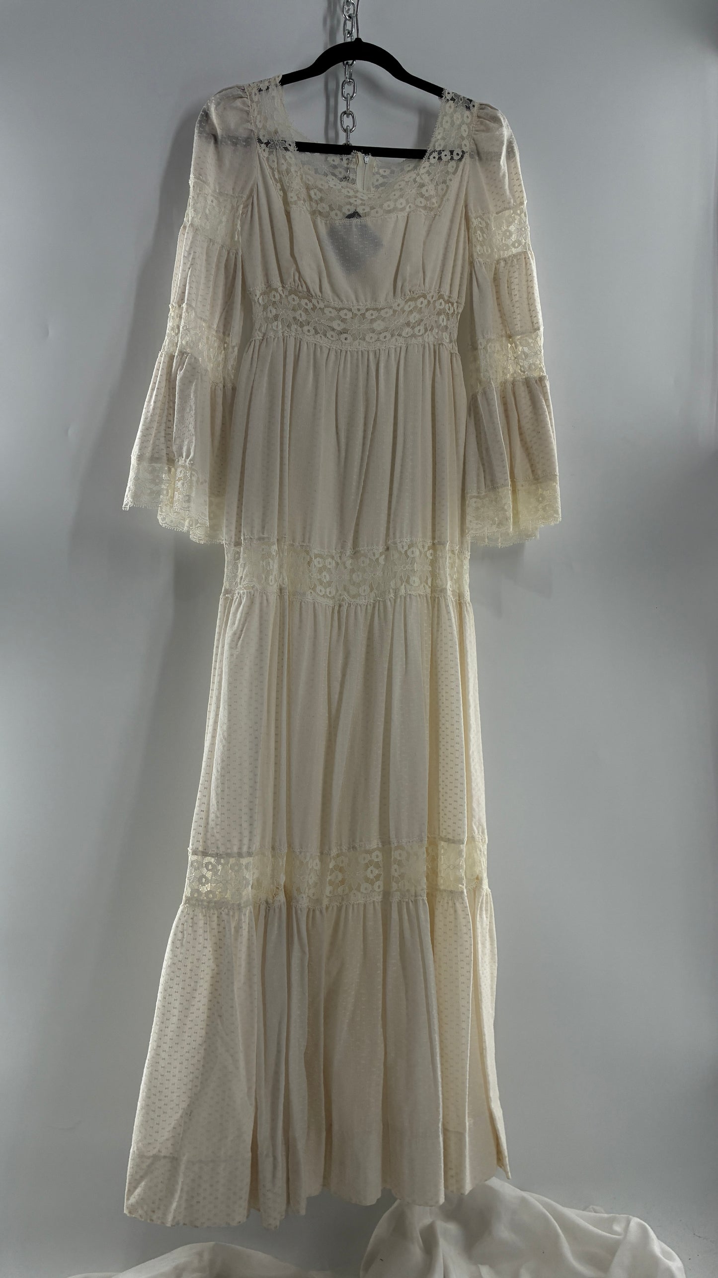 Vintage 1970s Off White Handmade Bell Sleeve Possible Wedding Gown (XS/Small)