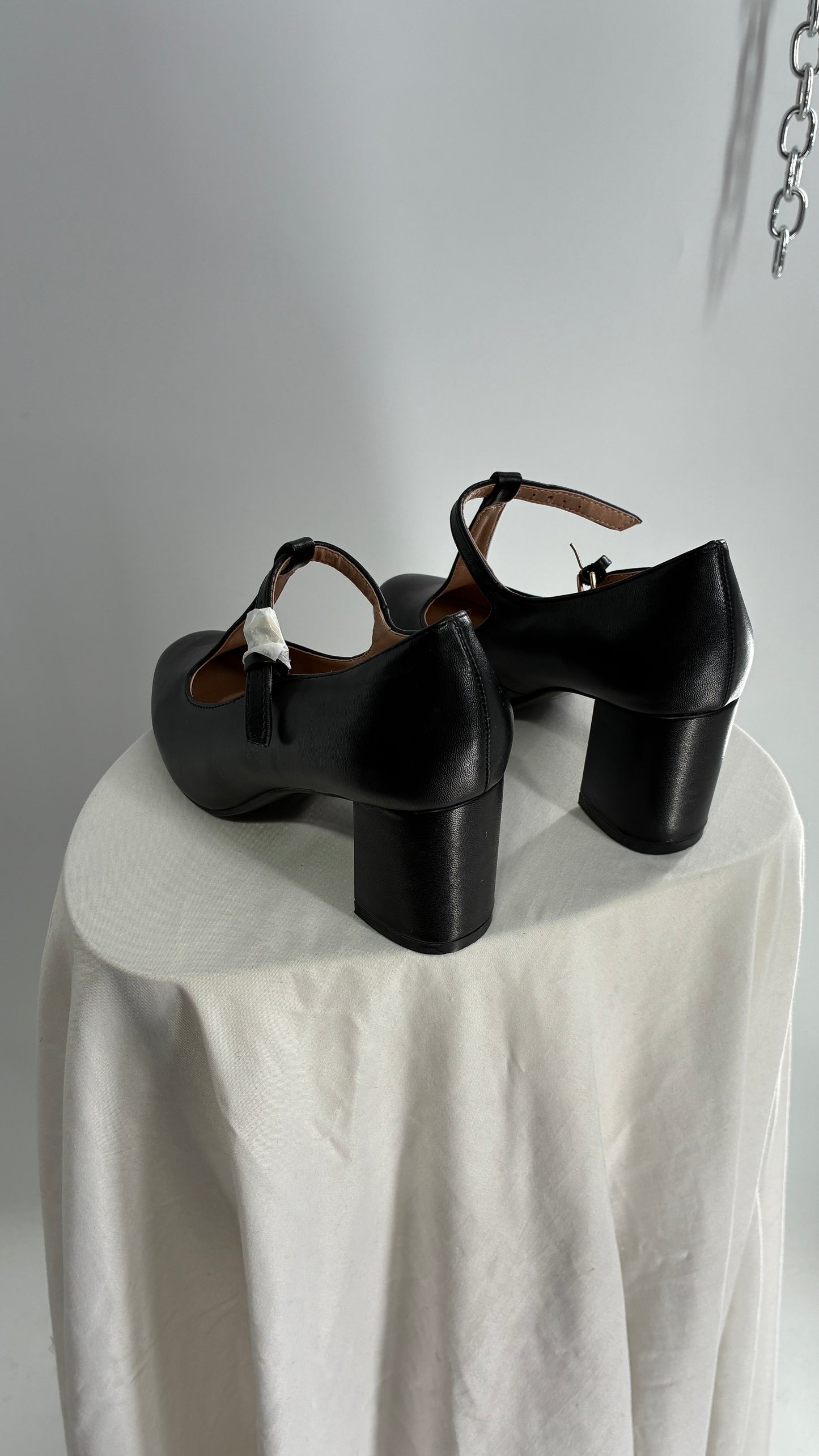 Deadstock Vintage DREAM PAIRS Black Leather Mary Jane Style T Strap Heel (6)