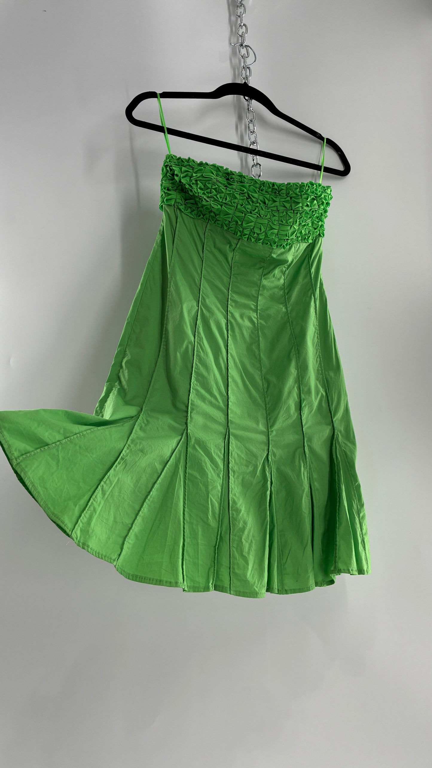 Vintage VENUS Green Pleated Mini Dress with Ruffled Bust Detail and Flared Out Hem (4)