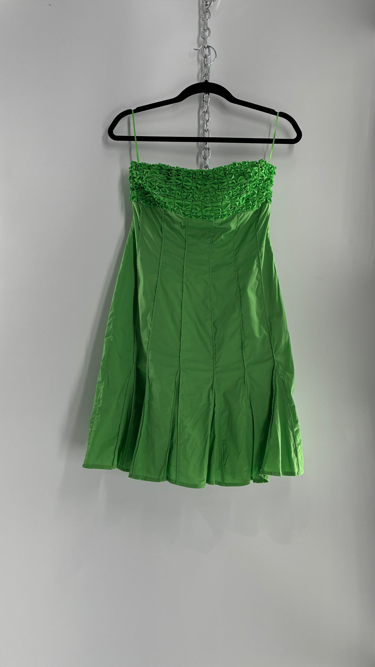 Vintage VENUS Green Pleated Mini Dress with Ruffled Bust Detail and Flared Out Hem (4)