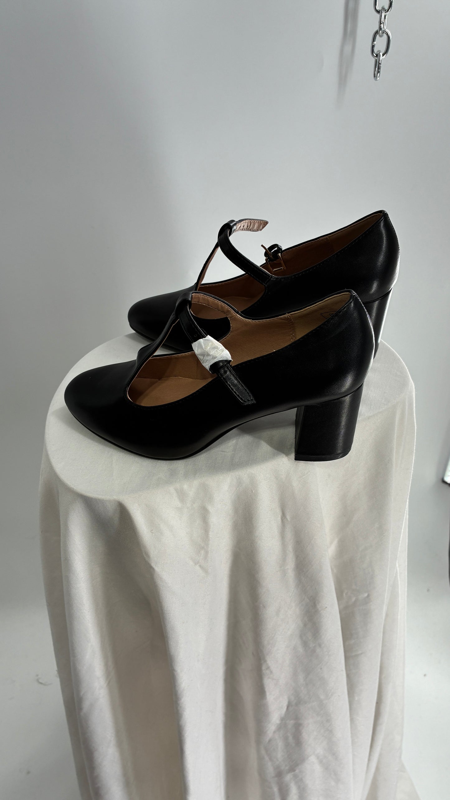 Deadstock Vintage DREAM PAIRS Black Leather Mary Jane Style T Strap Heel (6)