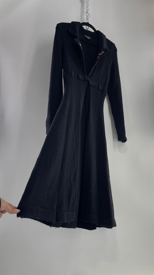Vintage Betsy Johnson NEW YORK Black Heavy Knit Duster Coat with Ribbon Bust and Pink Embroidered Collar (Medium)