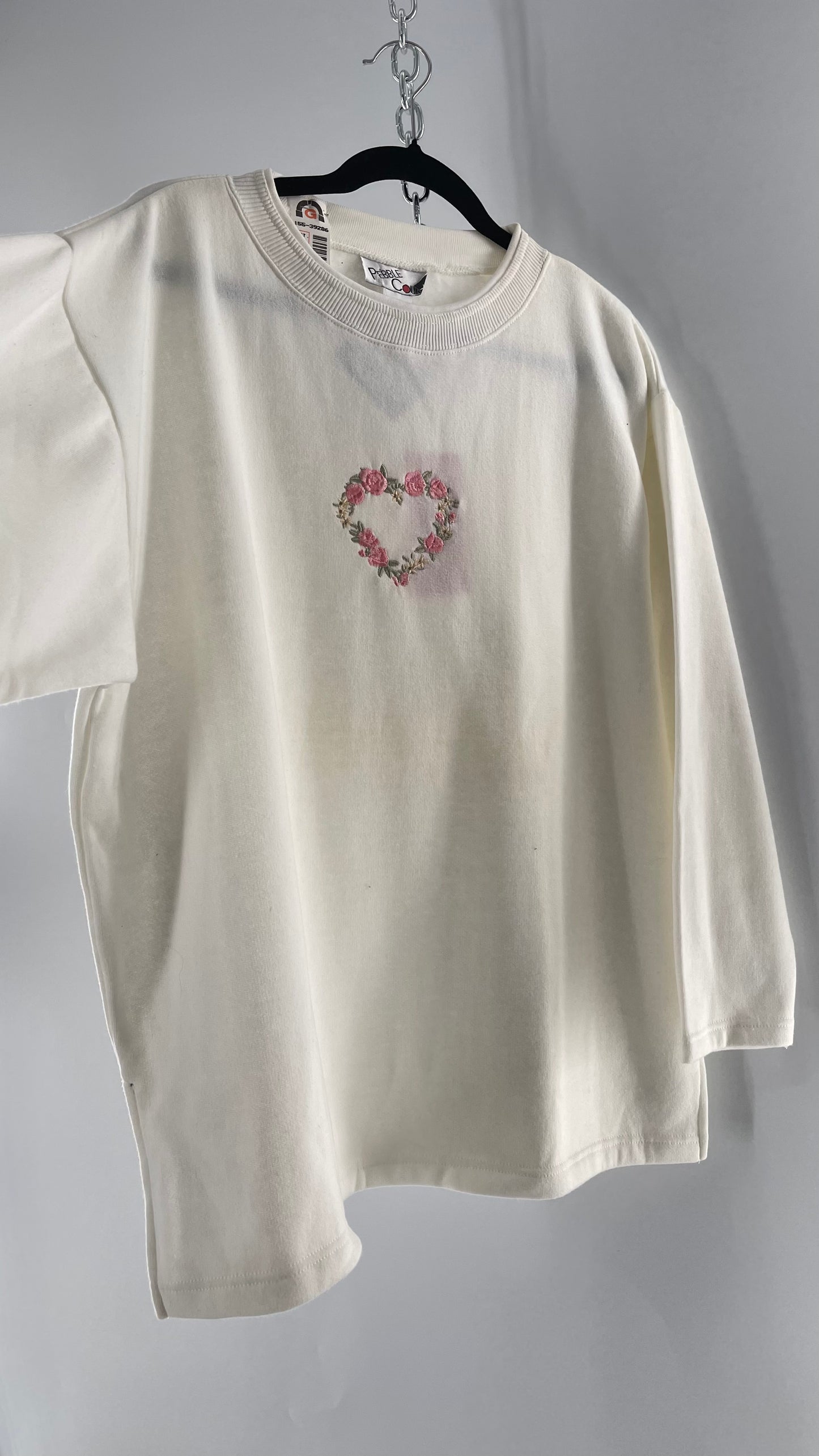 Deadstock 1990s Vintage Pebble Court Pink Rose Embroidered Heart Ivory Crewneck (Large)