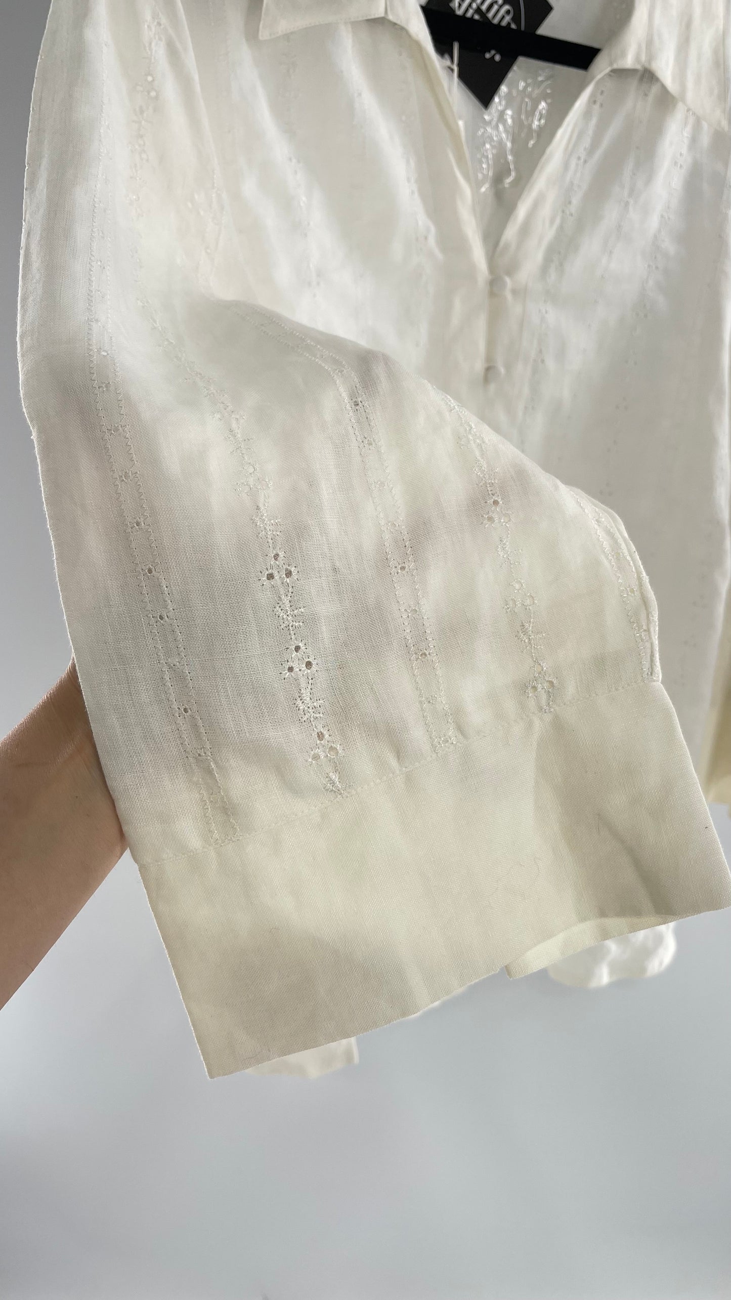 Sarah Spencer Off White 100% Embroidered Linen Blouse with Tags Attached (3X)