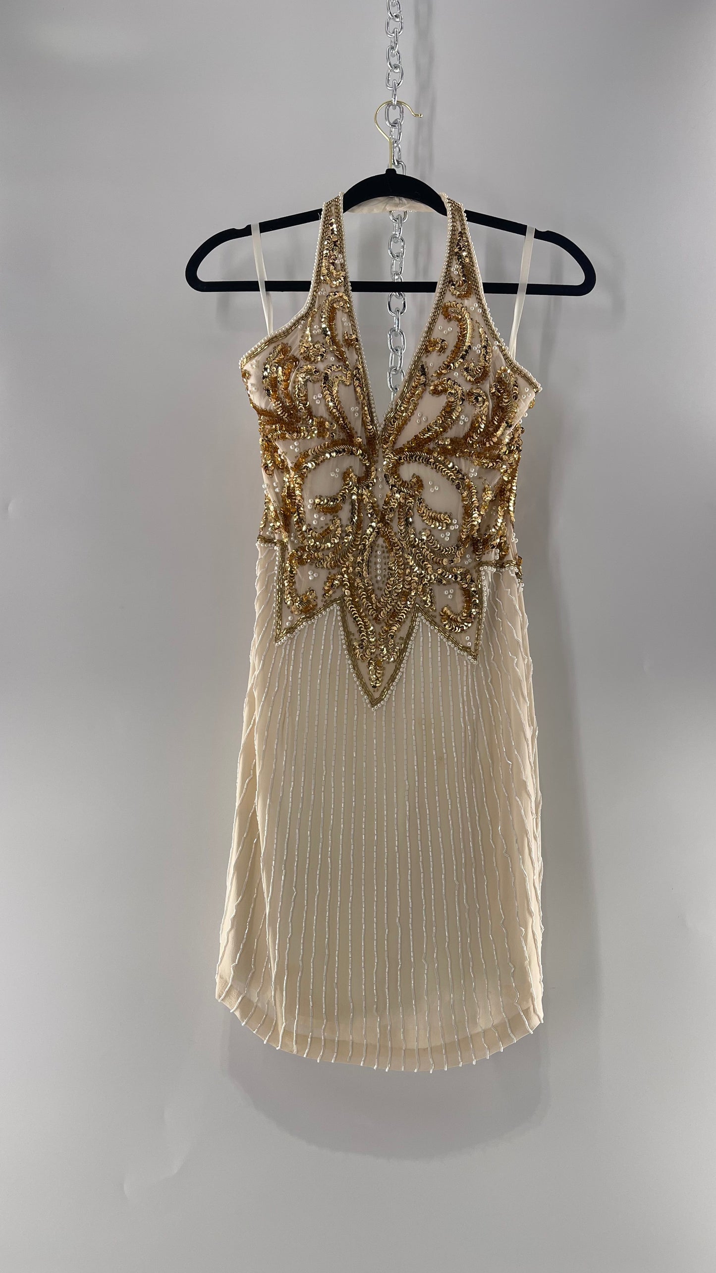 Cache Beaded Old Hollywood Glam White Beaded BodyCon Mini Dress with Halter Neckline and Bedazzled Gold Sequin Bust (4)