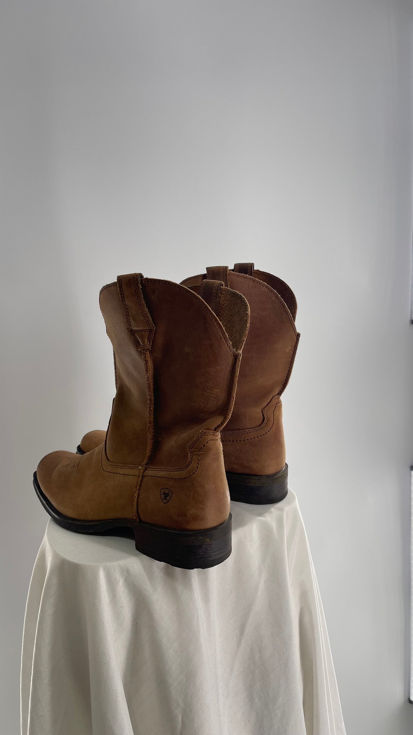 ARIAT Light Brown Square Toe Thick Leather Cowboy Boots (9.5)