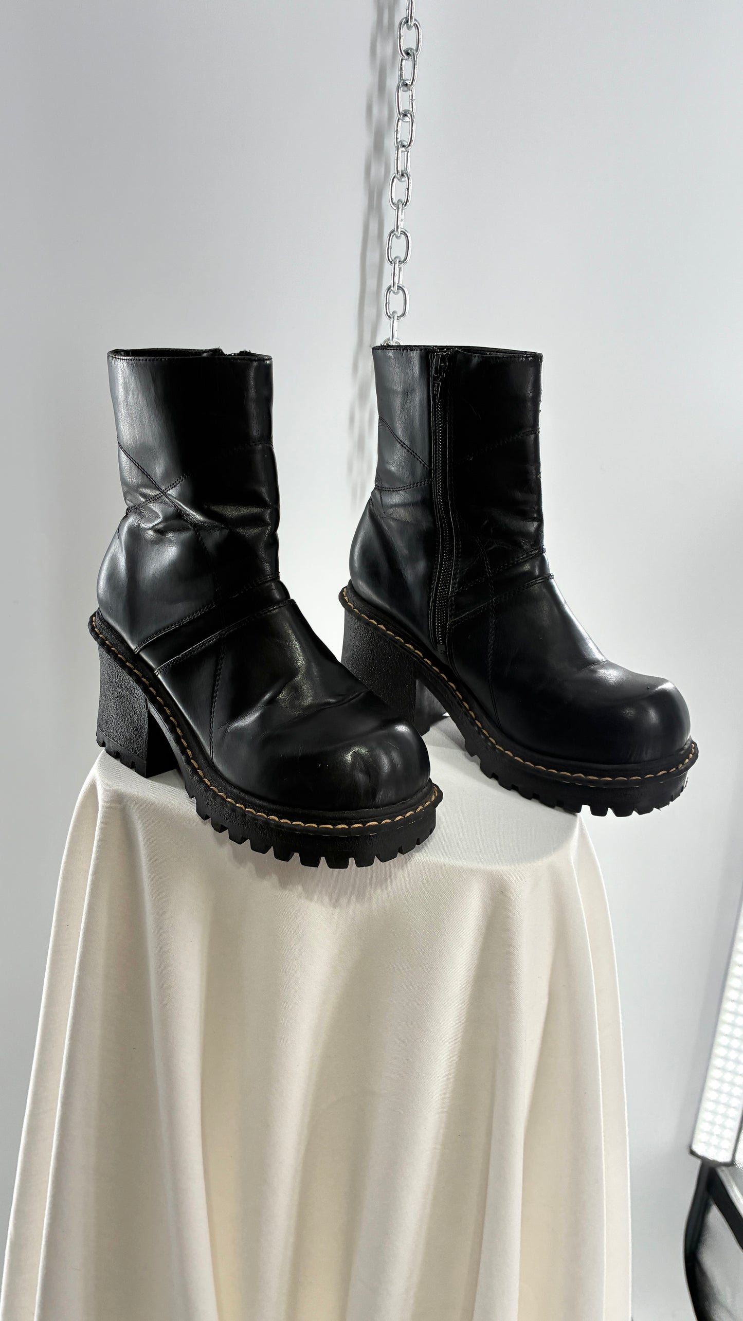 Vintage ROUTE 66 Black Chunky Heel Round Toe Boot (8.5)