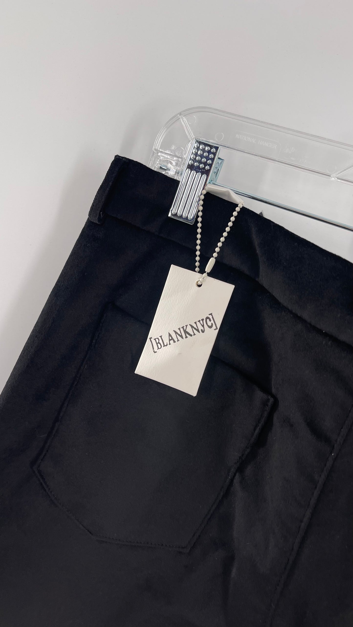 BLANK NYC Black Velvet Kick Flares (31) tá