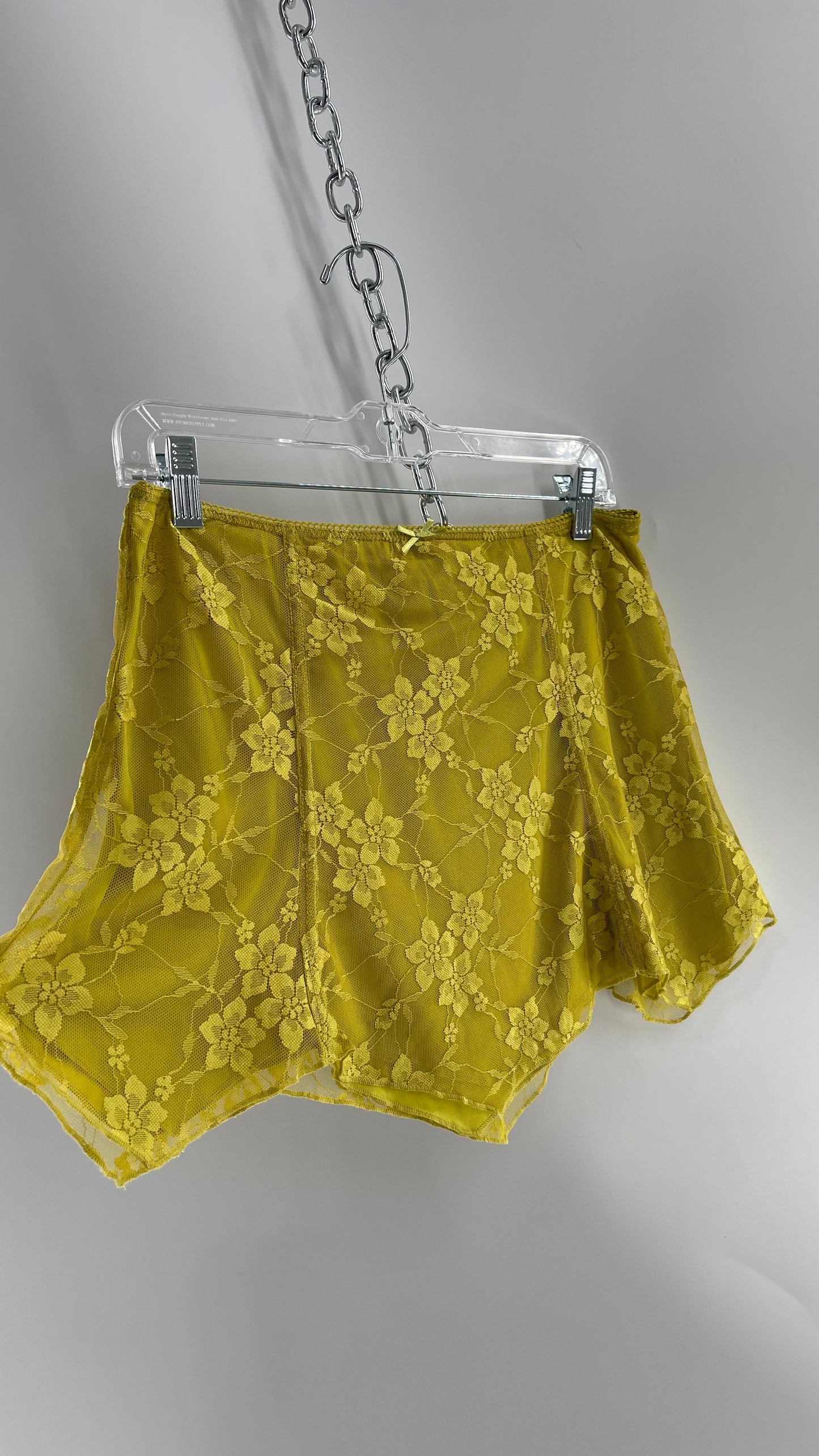 Urban Outfitters Green Lace Hankerchief Hem Mini Skirt (Medium)