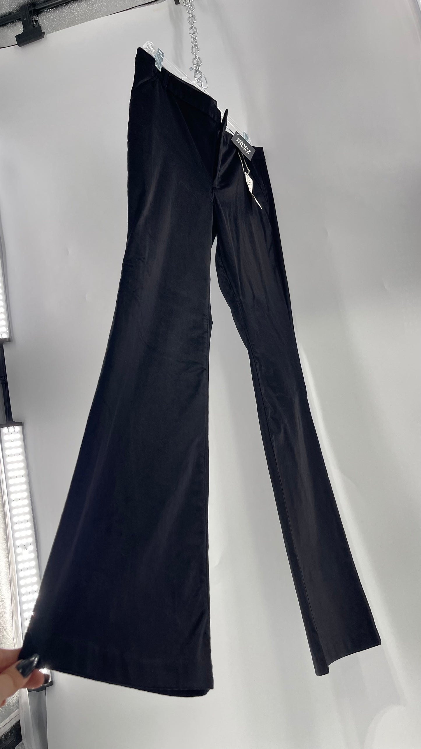 BLANK NYC Black Velvet Kick Flares (31) tá