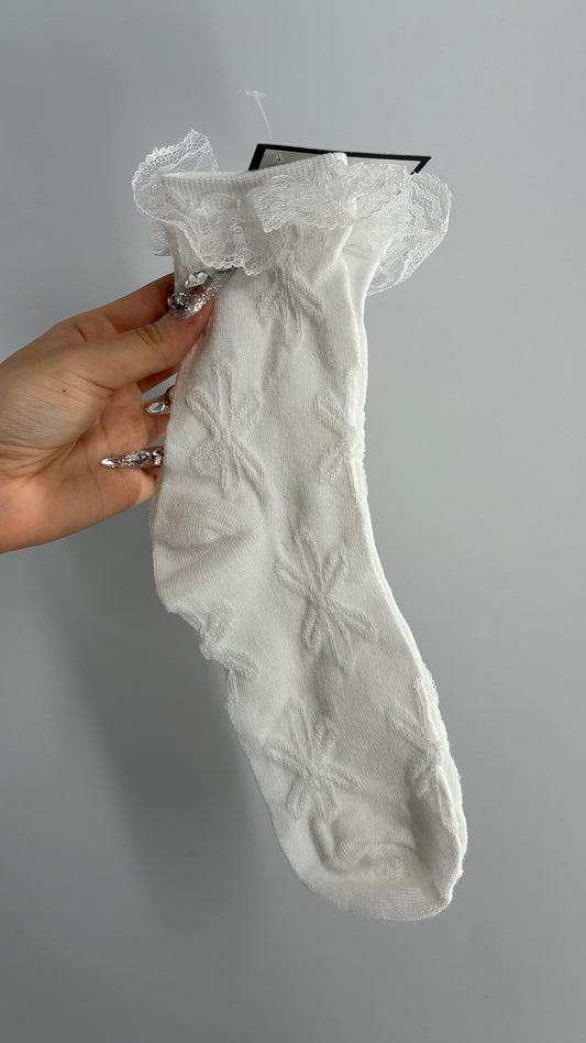 NWOT White Floral Textured and Patterned Ruffle Cuff Sock