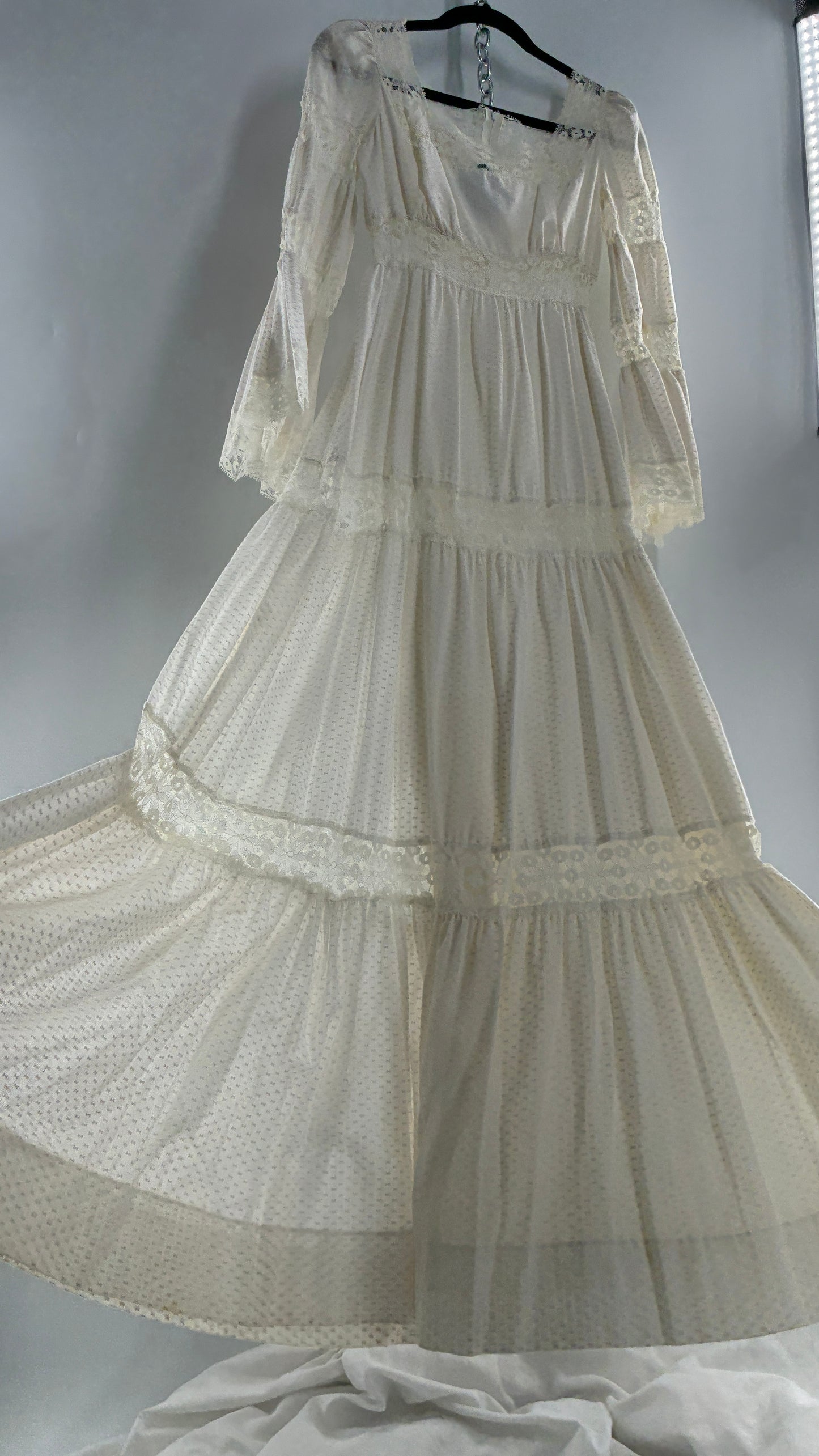 Vintage 1970s Off White Handmade Bell Sleeve Possible Wedding Gown (XS/Small)