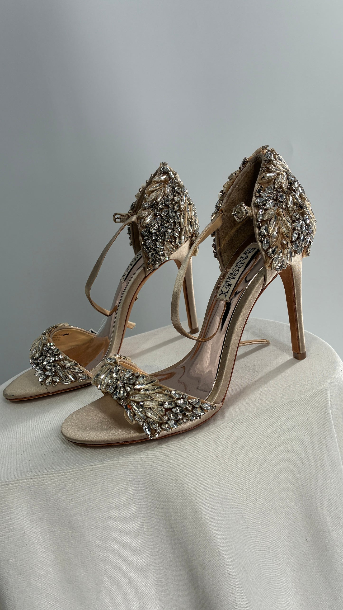 BAGDLEY MISCHKA Champagne Rhinestone Encrusted Embellished Round Toe Heels (5.5)