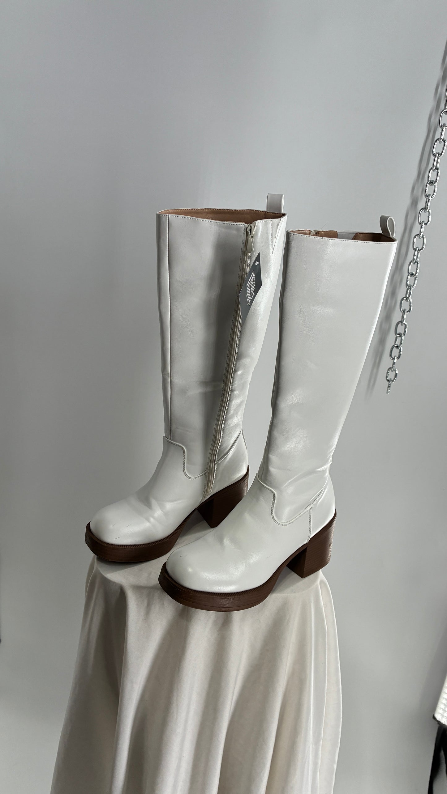 Vintage TOP MODA White Knee High GoGo Boots with Chunky Heel (7.5)