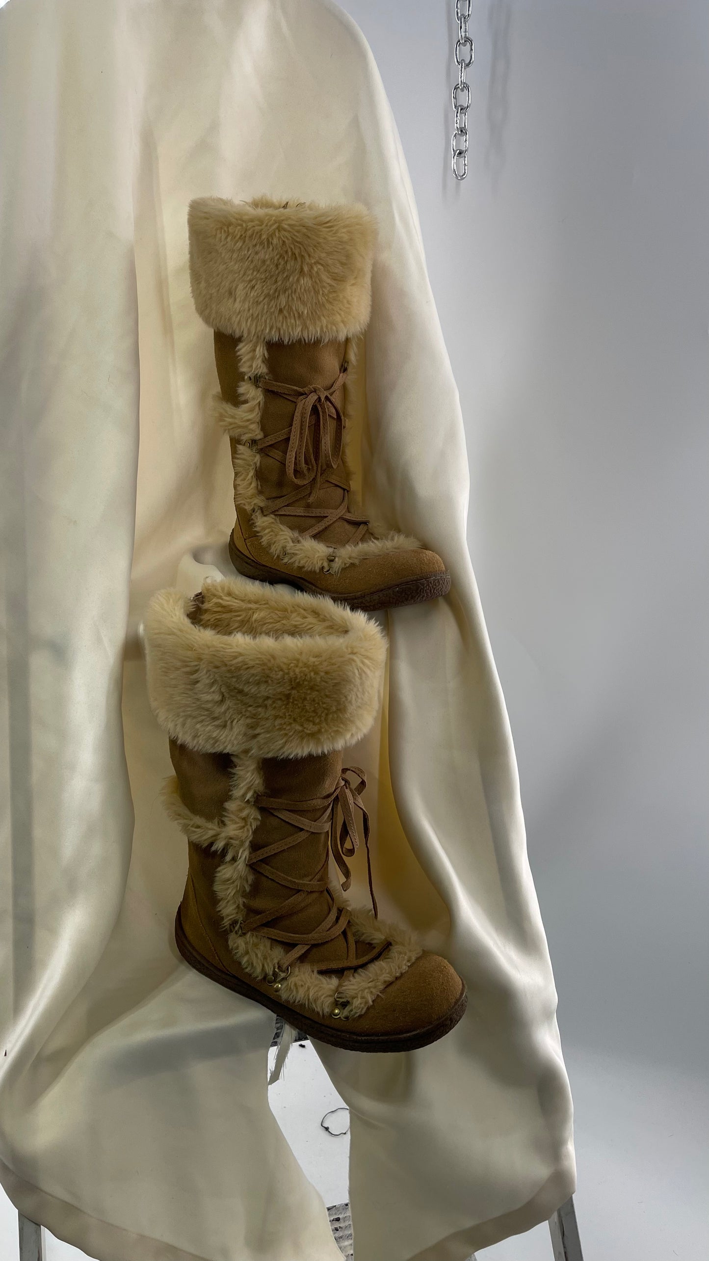 Vintage GAP Tan Suede Leather Eskimo Tie Up Boot with Faux Fur Trim Piping (5)