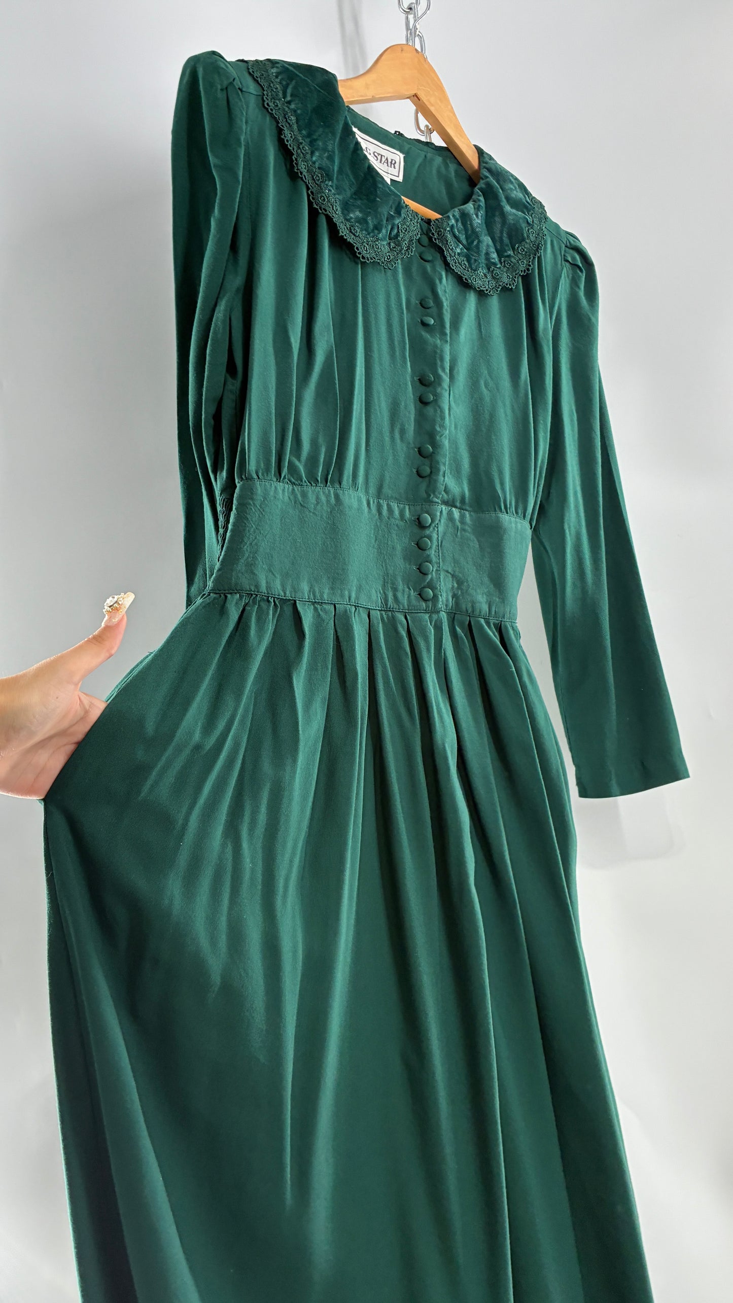 Vintage 1960s LG Star Forest Green Button Front, Velvet Collar Gown (10)