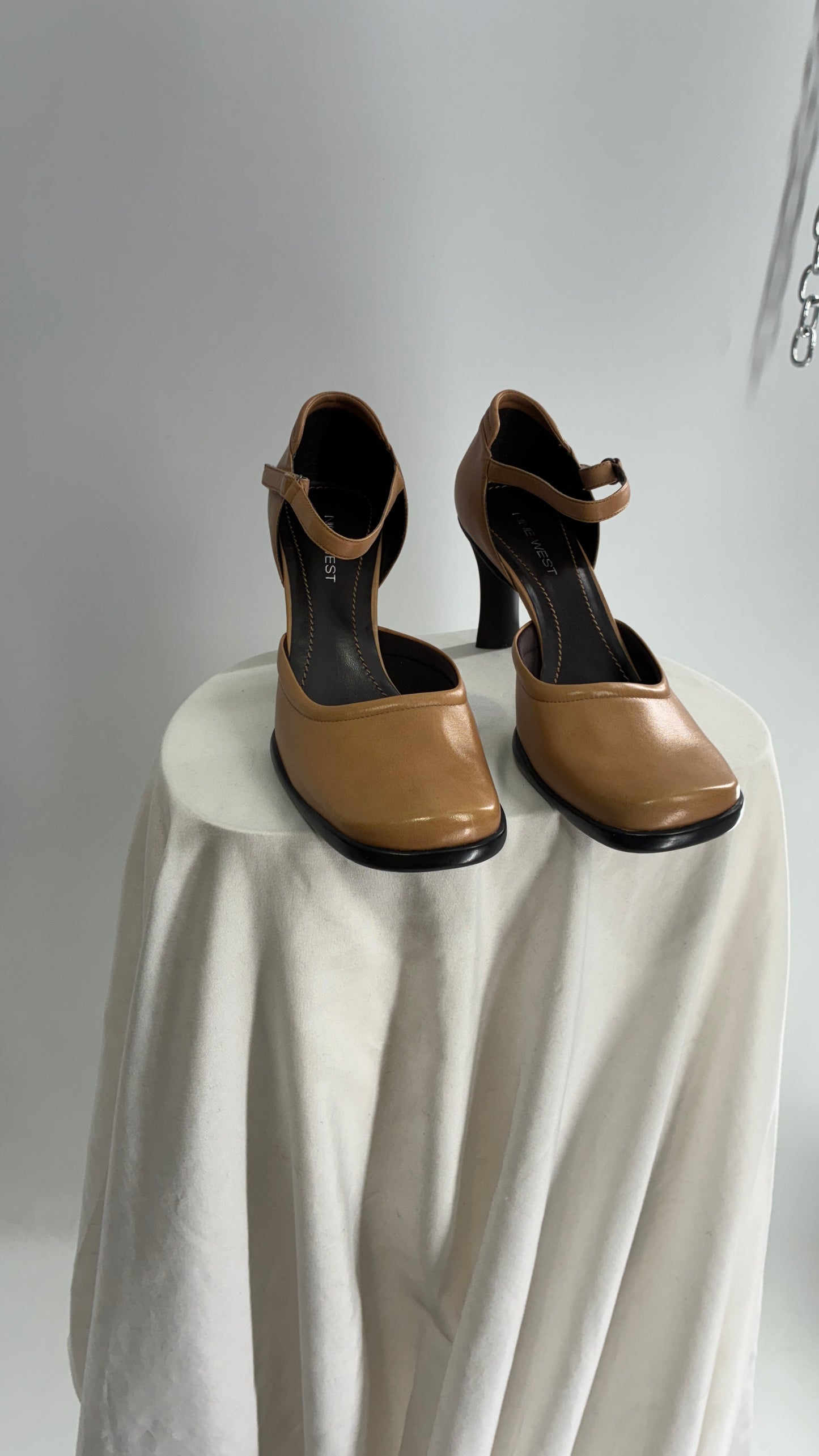 Vintage Nine West Camel Leather Square Toe Mary Jane Style Heels (8.5)