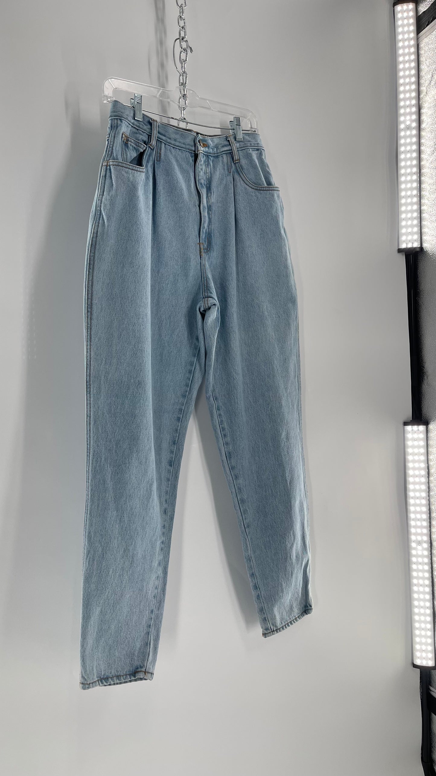 Vintage BILL BLASS Light Wash Ultra High Rise Mom Jean (12)