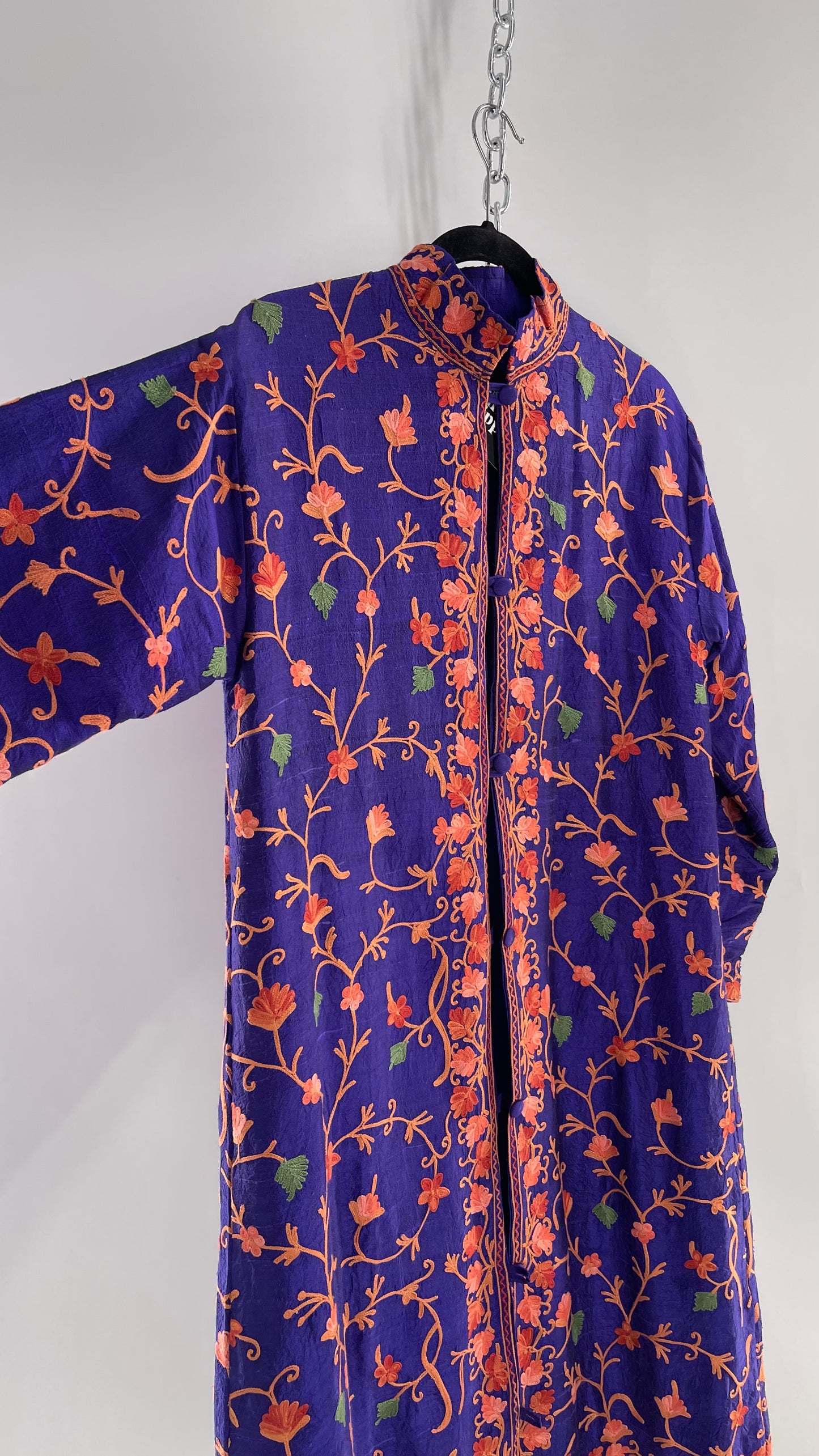 Vintage 1970s Indian Silk Long Purple Kashmiri Coat with Contrasting Embroidered Coral/Salmon Florals (S/M)