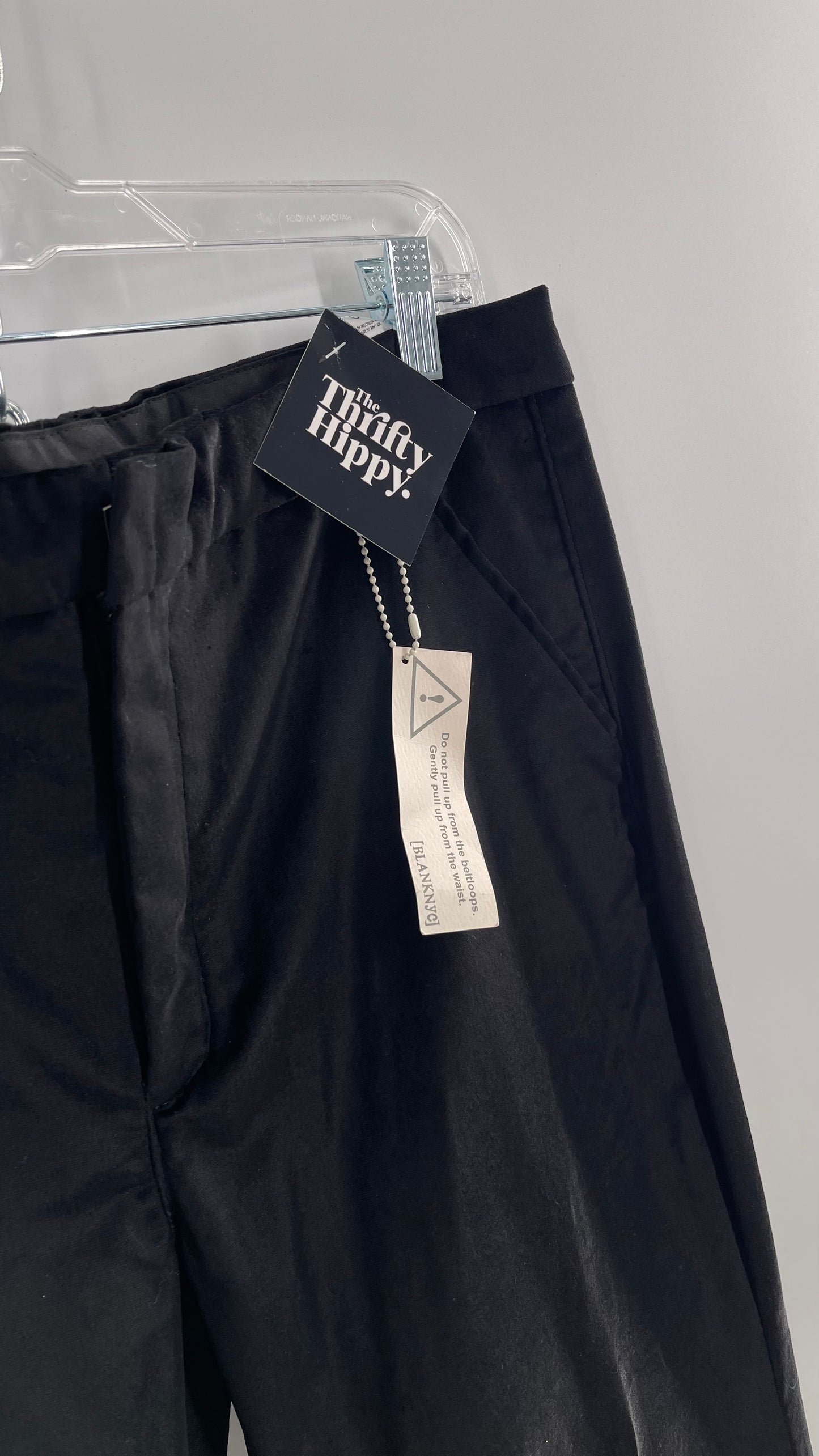 BLANK NYC Black Velvet Kick Flares (31) tá