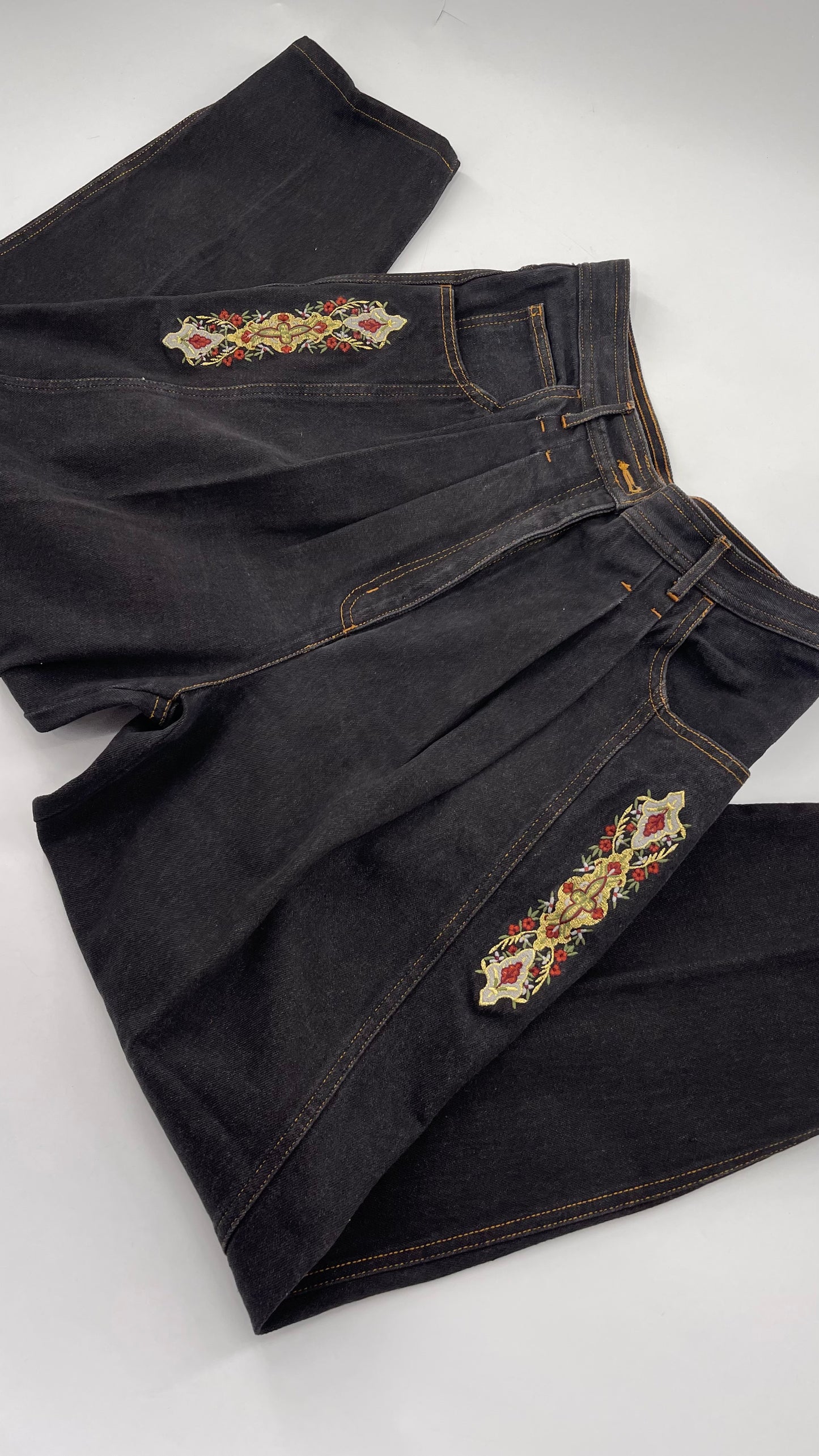 Vintage TOGETHER Basics Dark Gray 80s/90s Tapered, Pleated Waist Old School Embroidered Jeans (14)