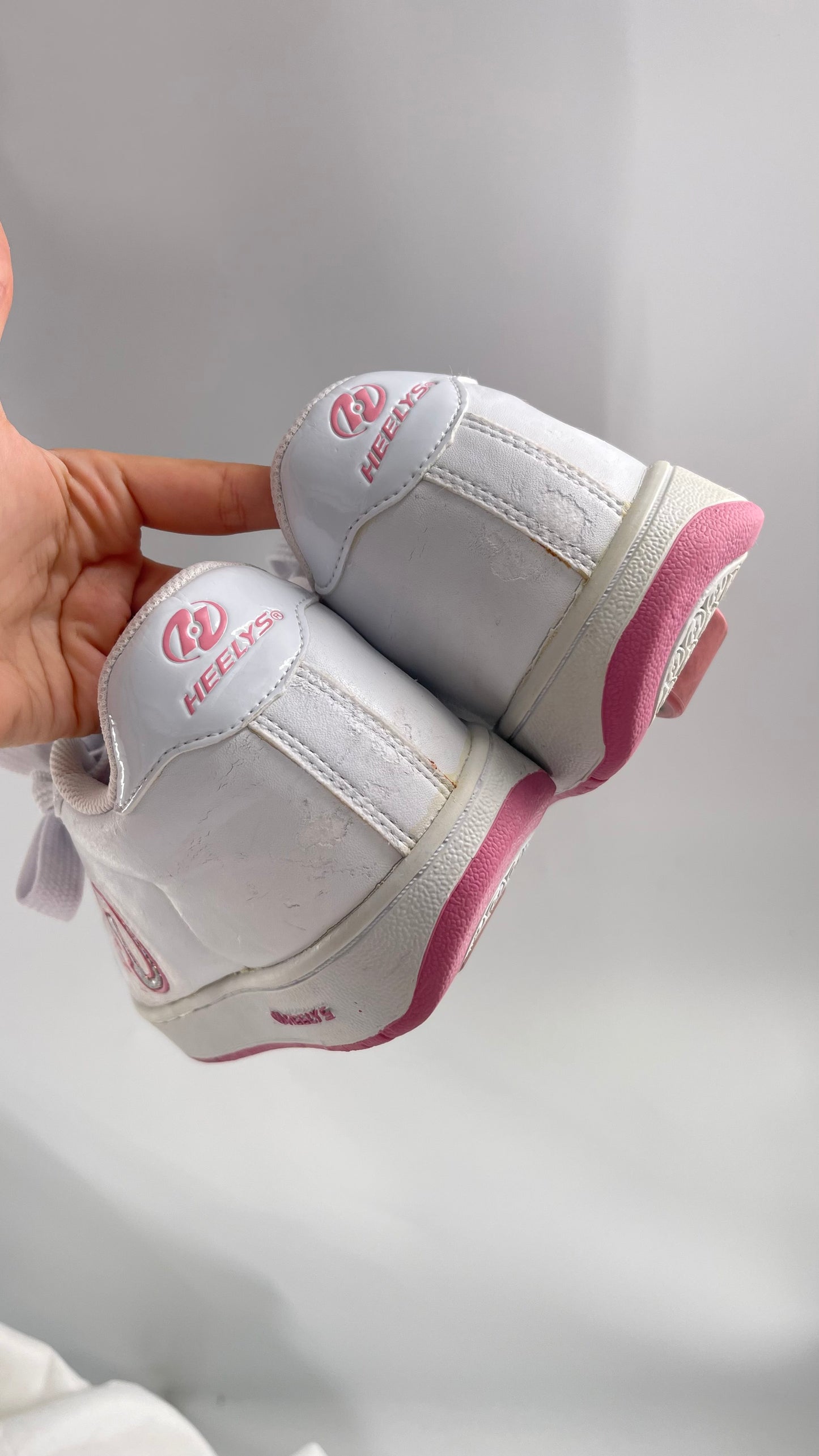 Vintage Scuffed Up White Pink Glitter Heelys (7)