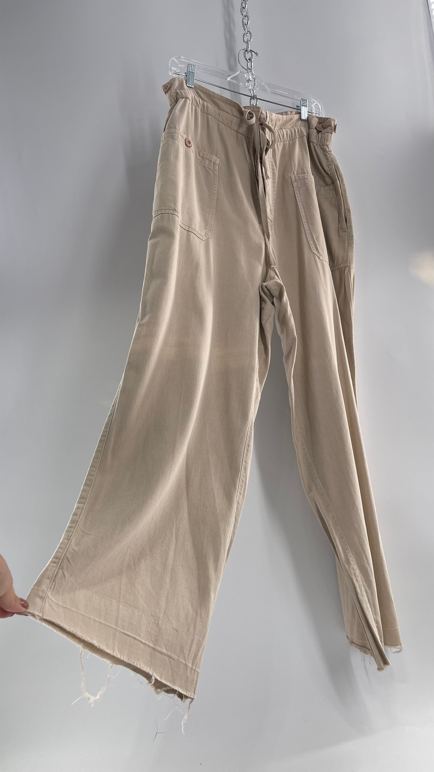 Free People Cream Flare Button Up Wide Legs with Drawstring Waistline 55% Cotton 10% Linen 35% Viscose (L)