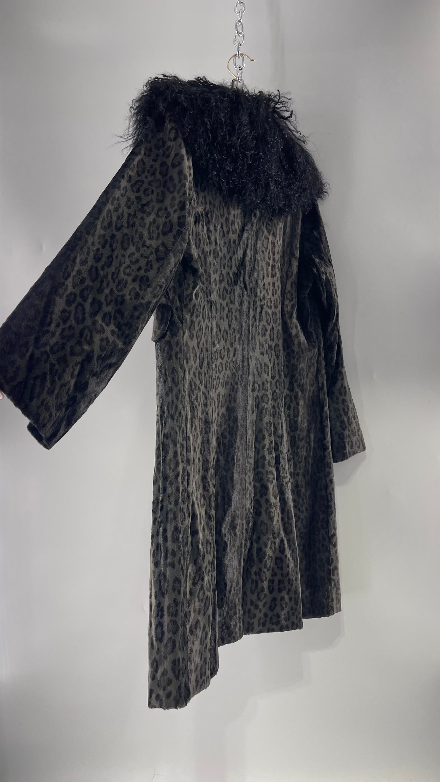 Vintage Romanian RAMOSTEPH Black/Gray Leopard Print Coat with Mongolian Fur Collar (Medium)