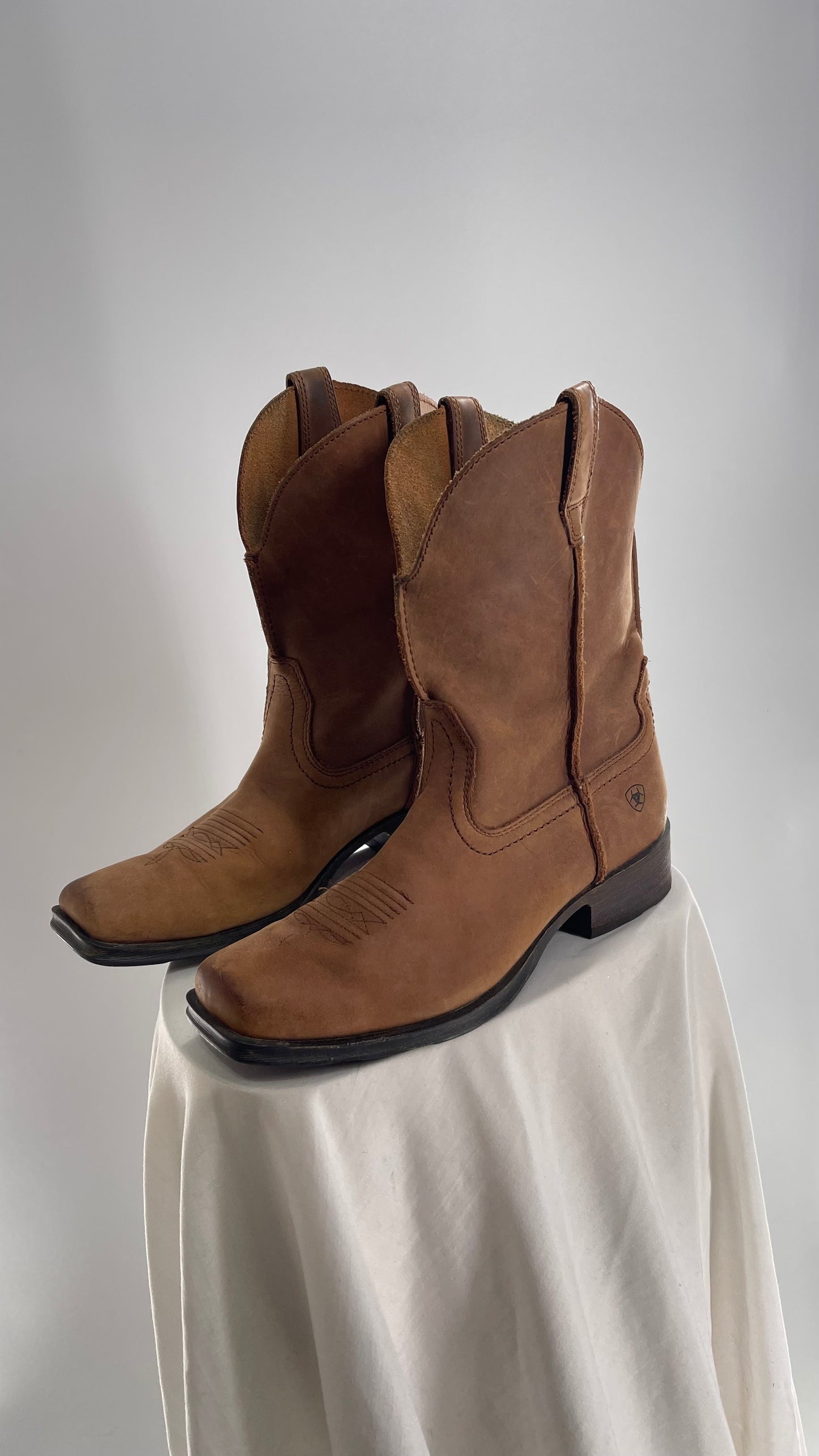 ARIAT Light Brown Square Toe Thick Leather Cowboy Boots (9.5)