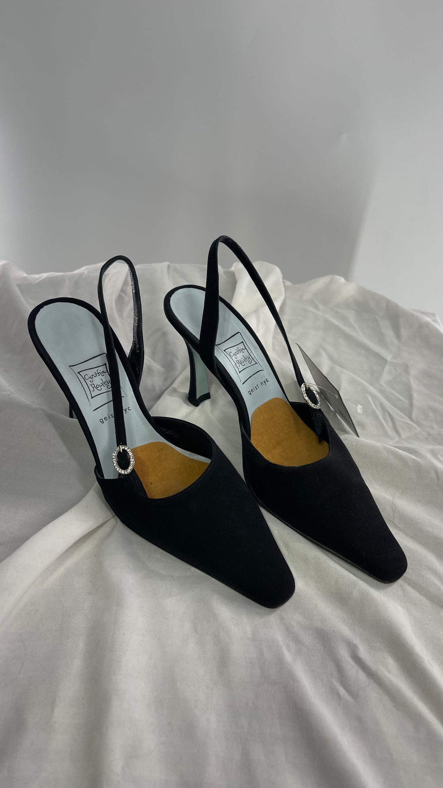 Vintage Cynthia Rowley Slingback Black Pointed Toe Kitten Heels with Rhinestone Beret (6)
