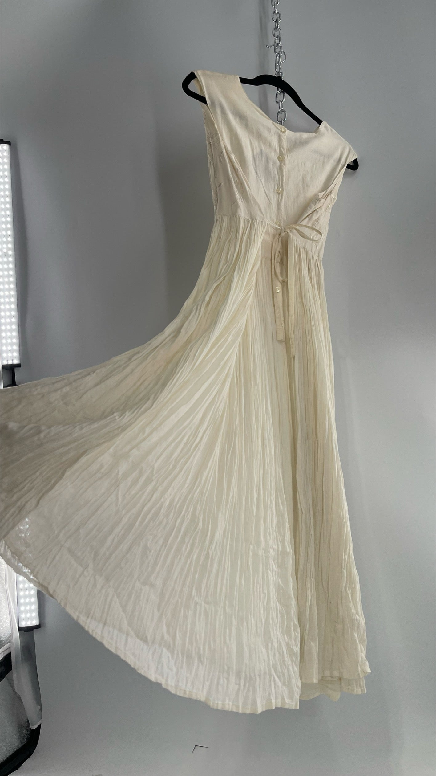 Vintage Made in India 1960s/1970s 95% Cotton Off White Karavan Gown with Crimped Body and Embroidered Bust (Large)