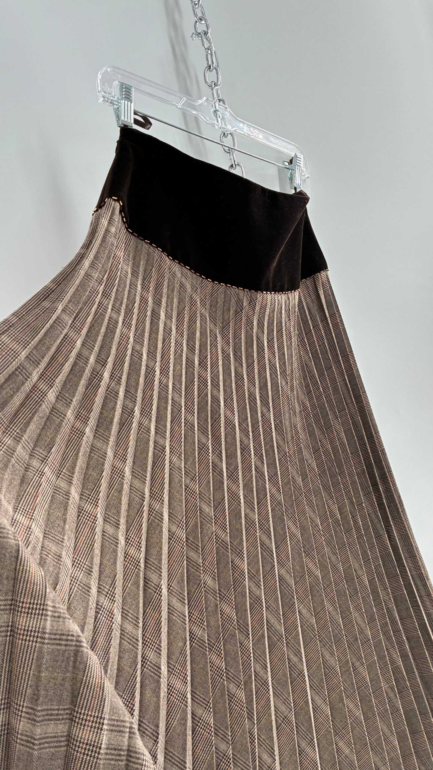Vintage CAROLE LITTLE Plaid and Pleated Skirt with Wide Velvet Brown Waist Band (6)
