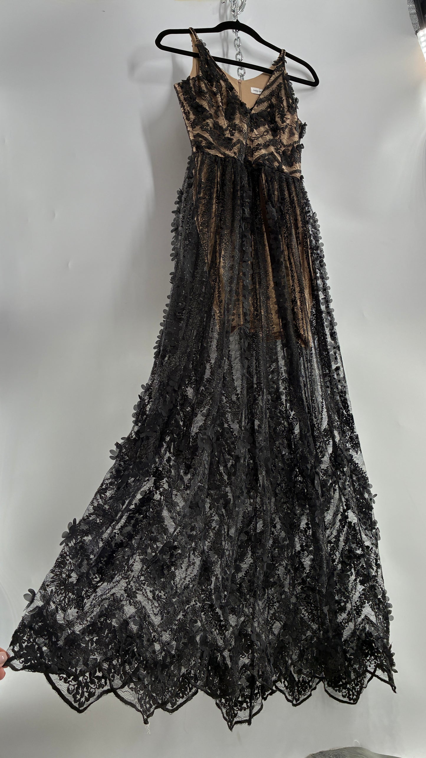 DRESS THE POPULATION Nude Underlay Black 3D Floral Lace Appliqué Overlay Dress (Small)