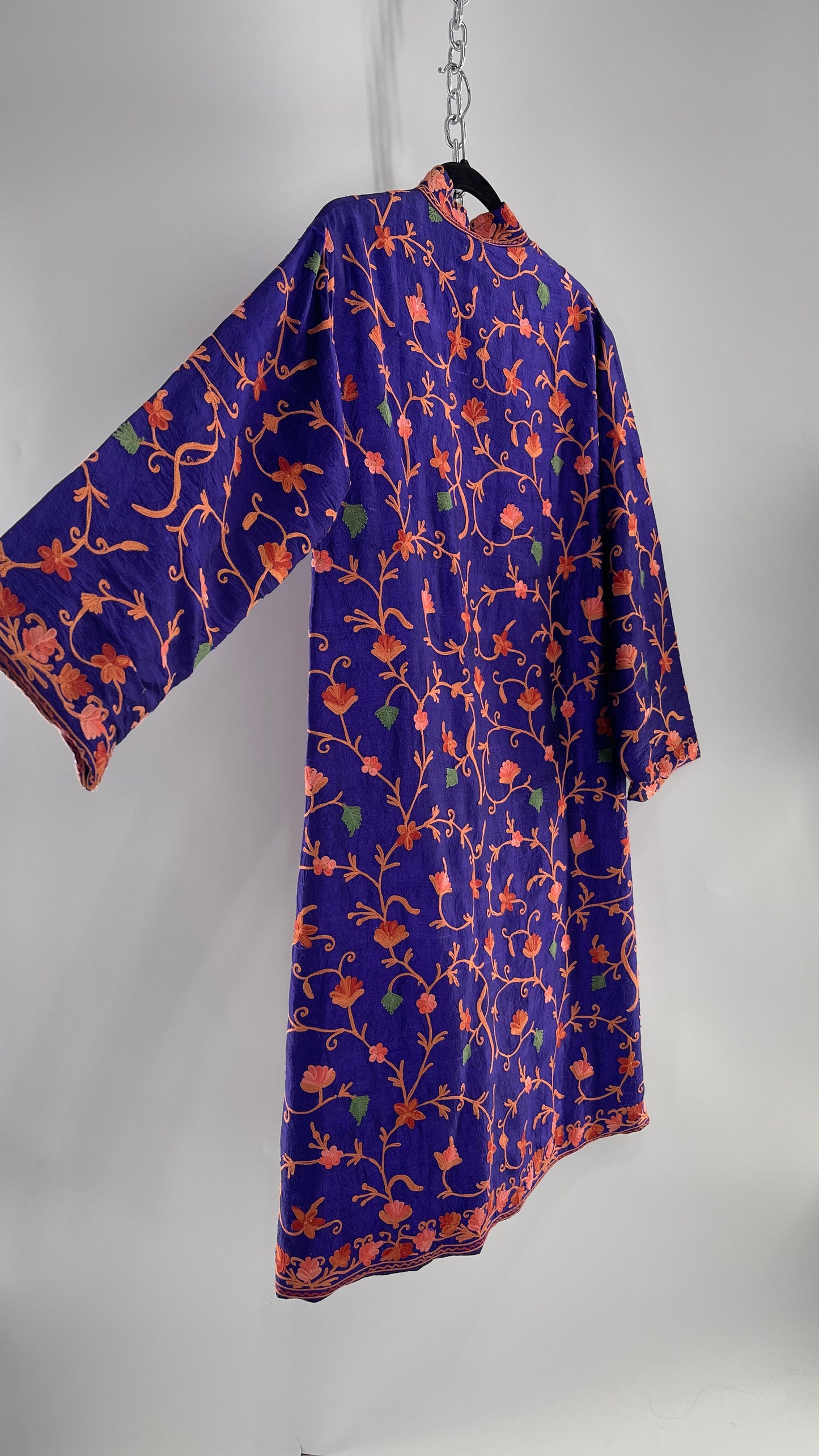 Vintage 1970s Indian Silk Long Purple Kashmiri Coat with Contrasting Embroidered Coral/Salmon Florals (S/M)
