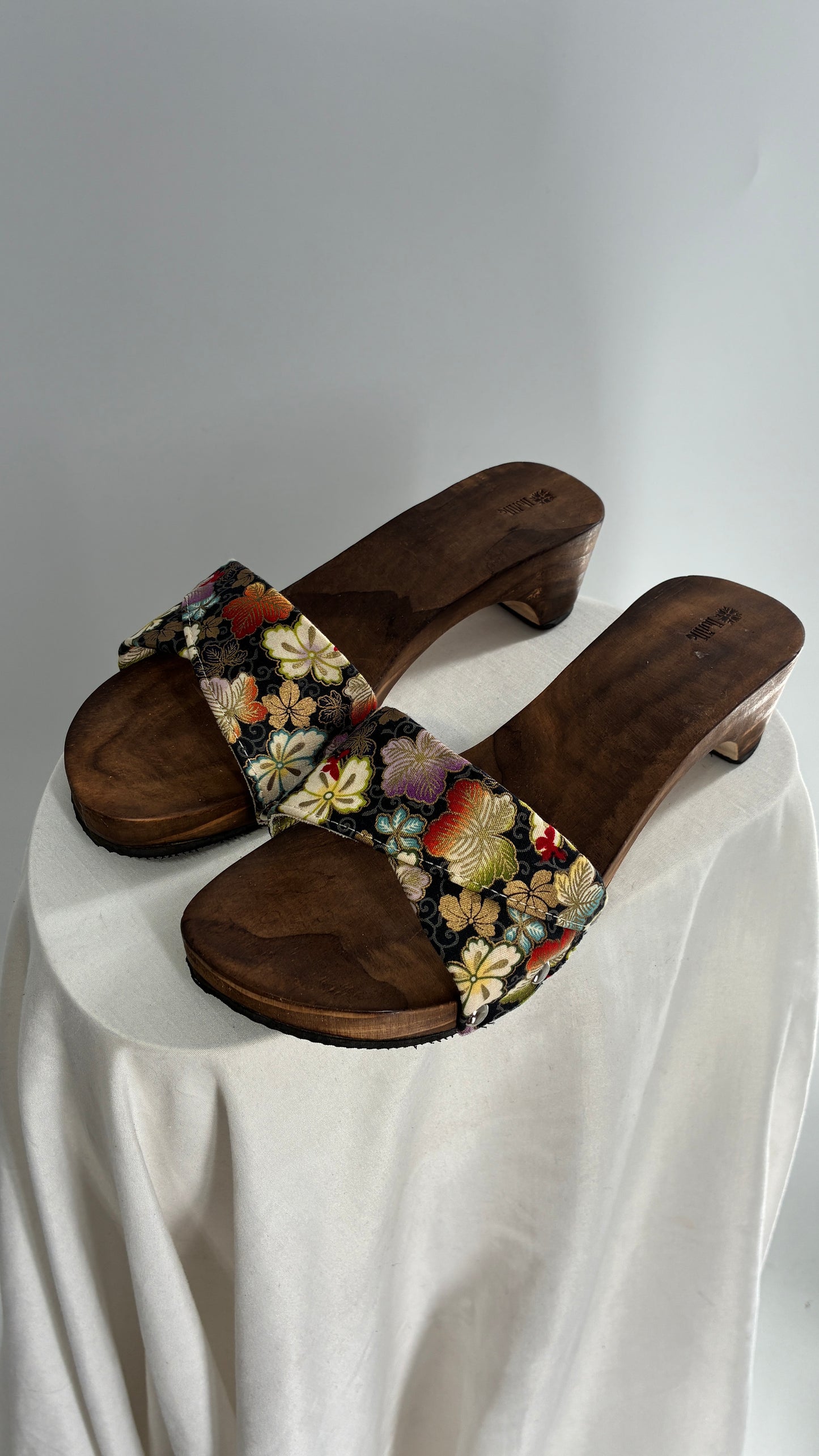 Vintage HUANG Wooden Sandal Clog with Floral Patterned Strap (8.5)