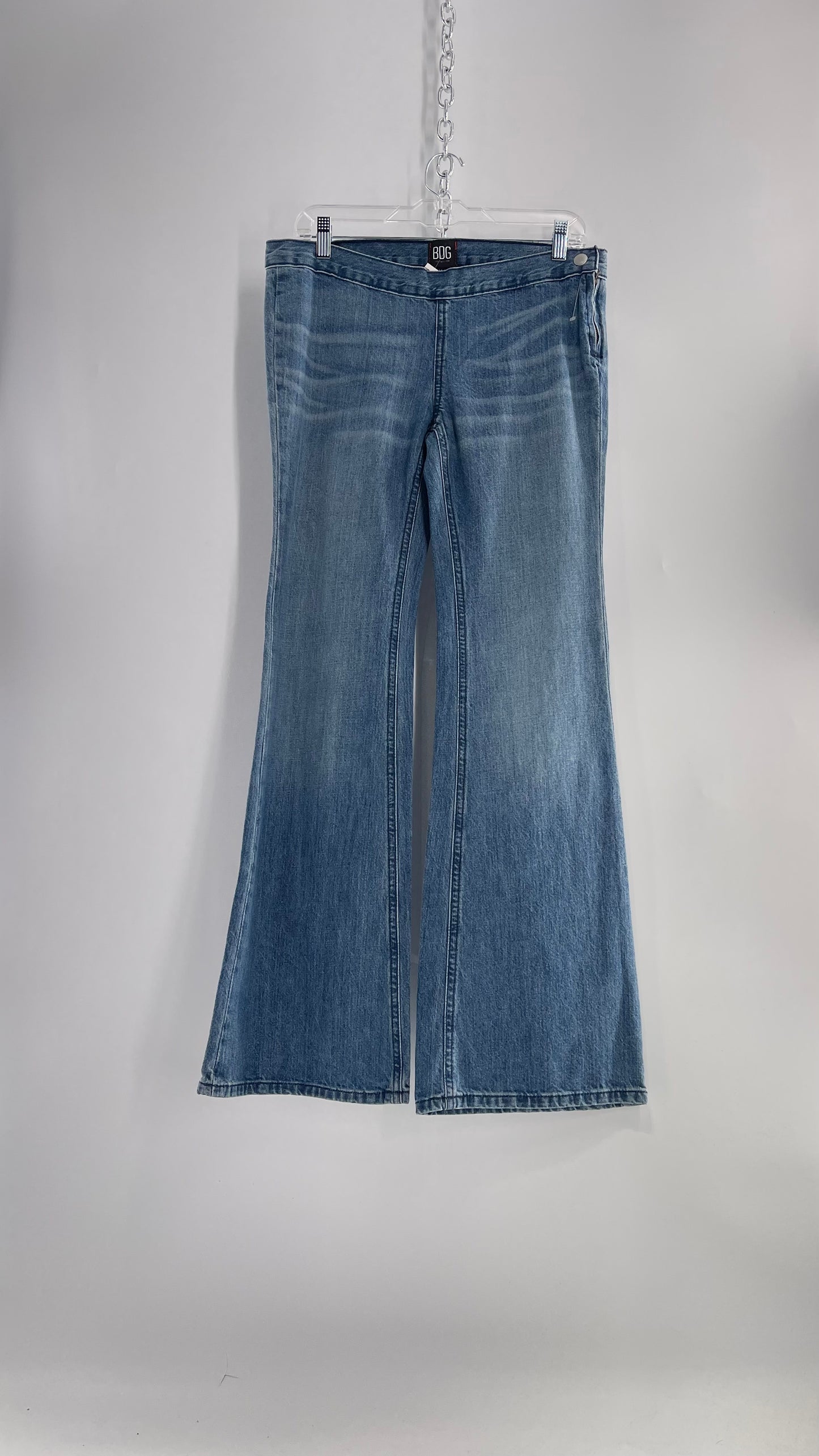 BDG Jeans Medium Wash Low Waisted Kickflares (27)