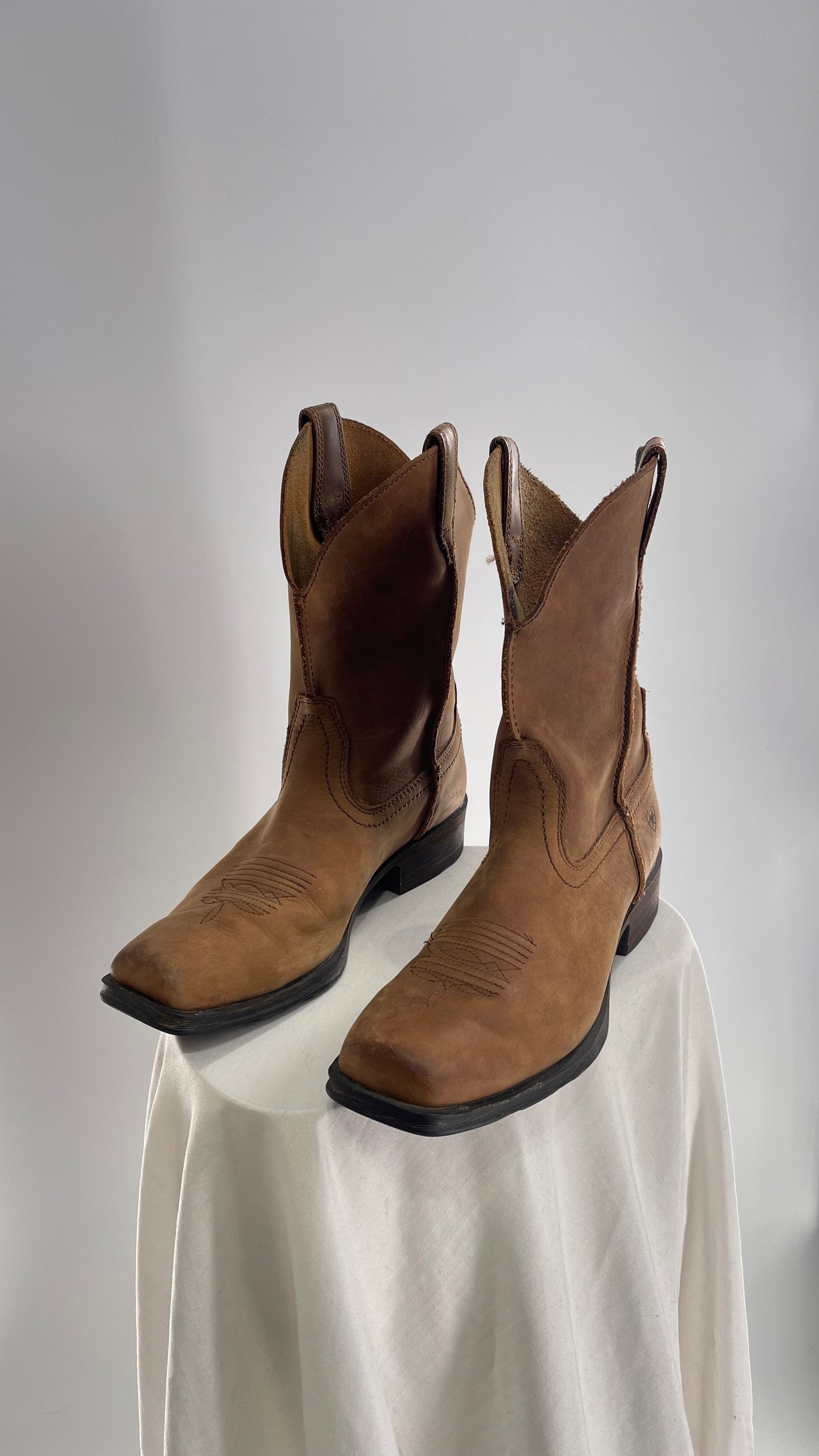 ARIAT Light Brown Square Toe Thick Leather Cowboy Boots (9.5)