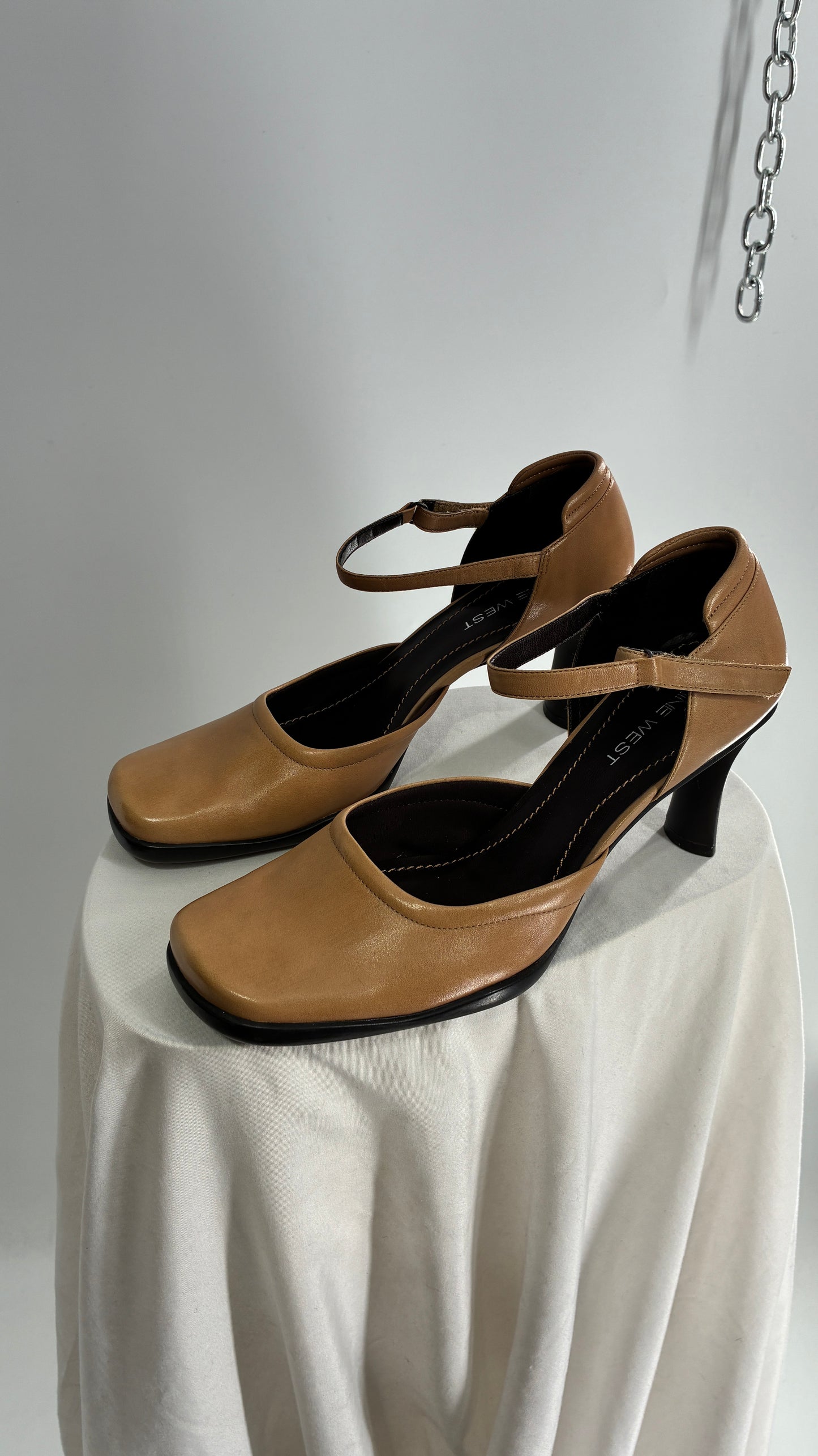 Vintage Nine West Camel Leather Square Toe Mary Jane Style Heels (8.5)