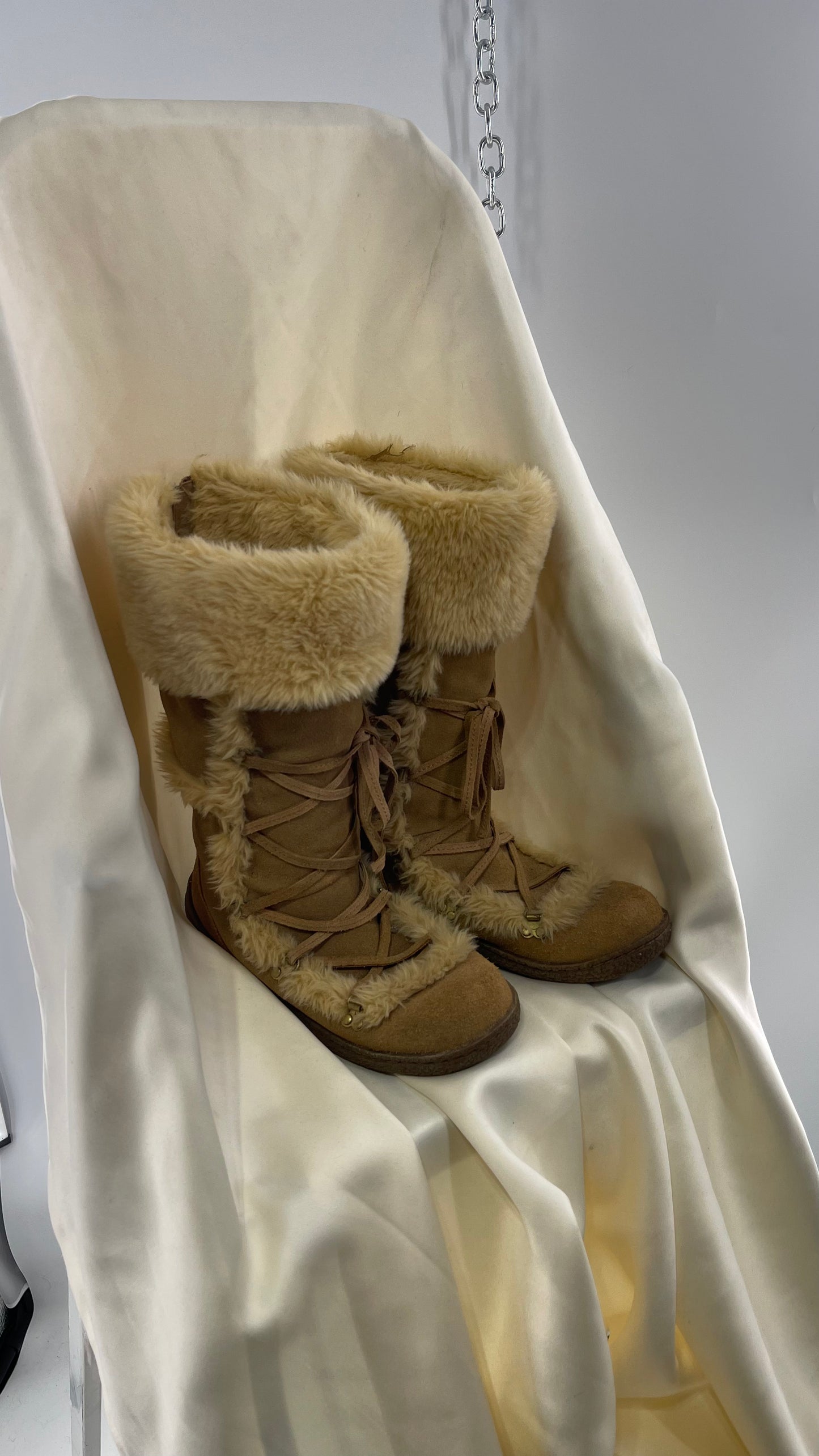 Vintage GAP Tan Suede Leather Eskimo Tie Up Boot with Faux Fur Trim Piping (5)