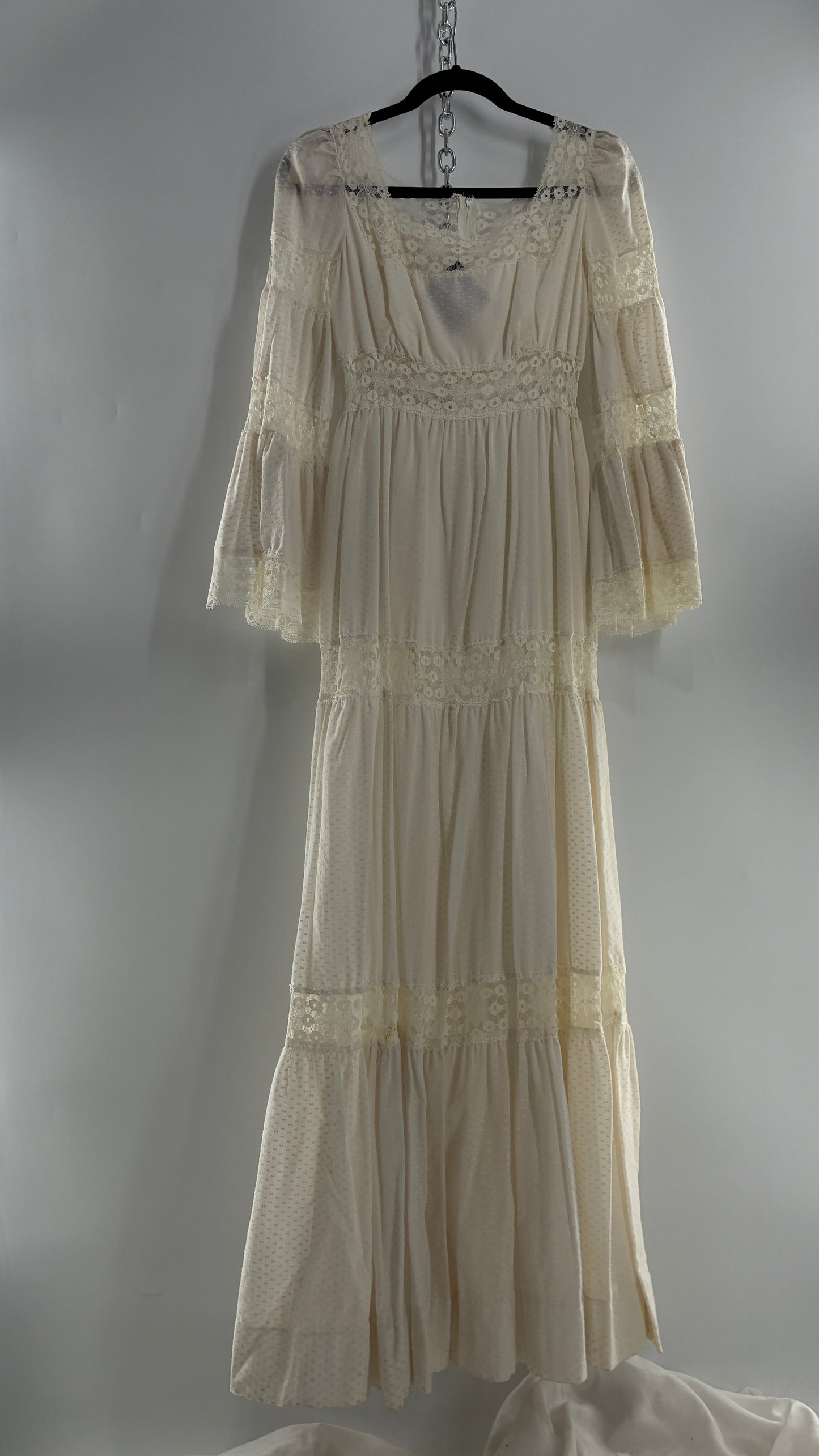 Vintage 1970s Off White Handmade Bell Sleeve Possible Wedding Gown (XS/Small)