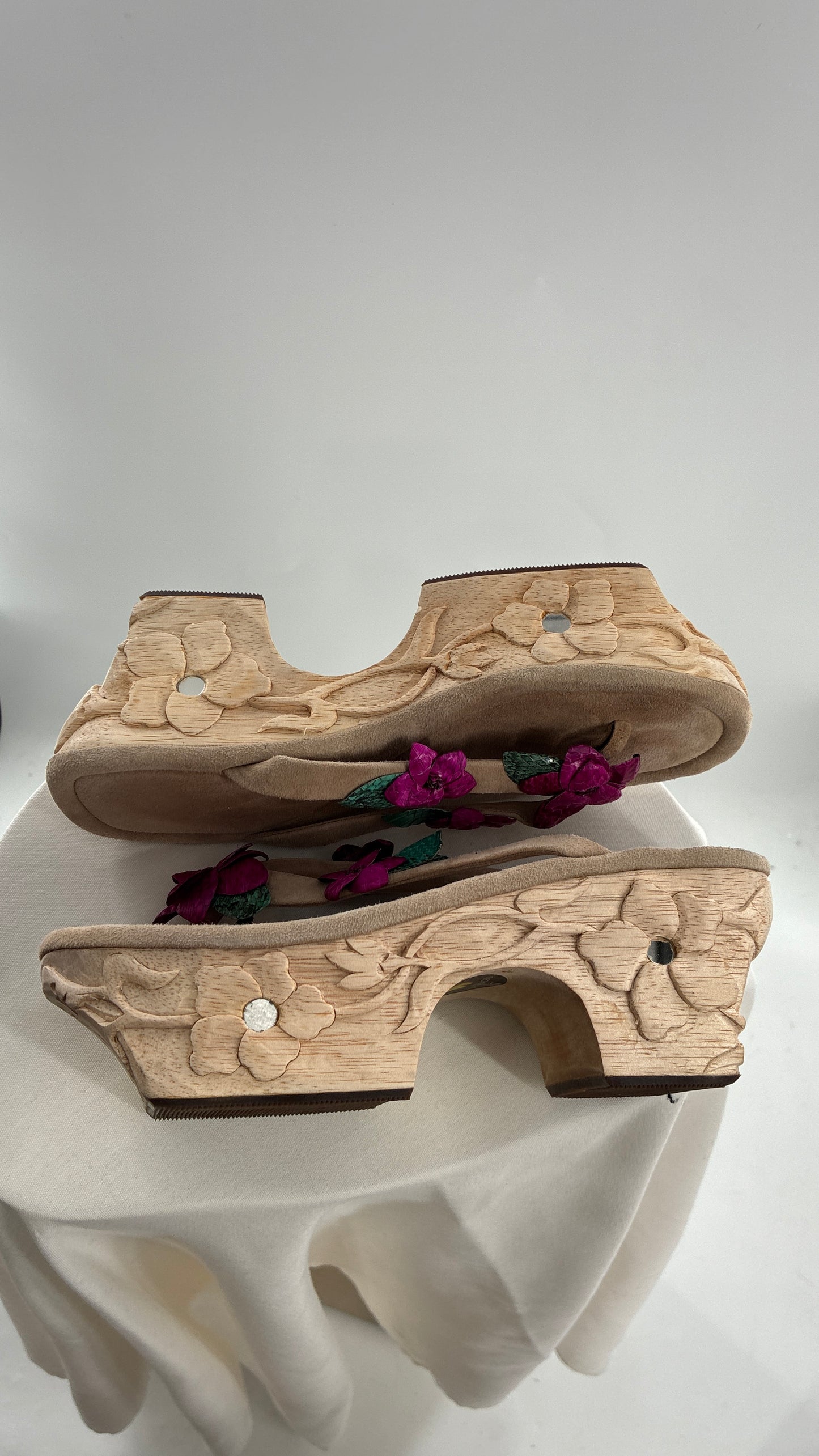 RARE Vintage VALERIA LACERDA Wooden Platform Sandal with Engraved Florals, Fuchsia Flowers and Mirror Details (7)