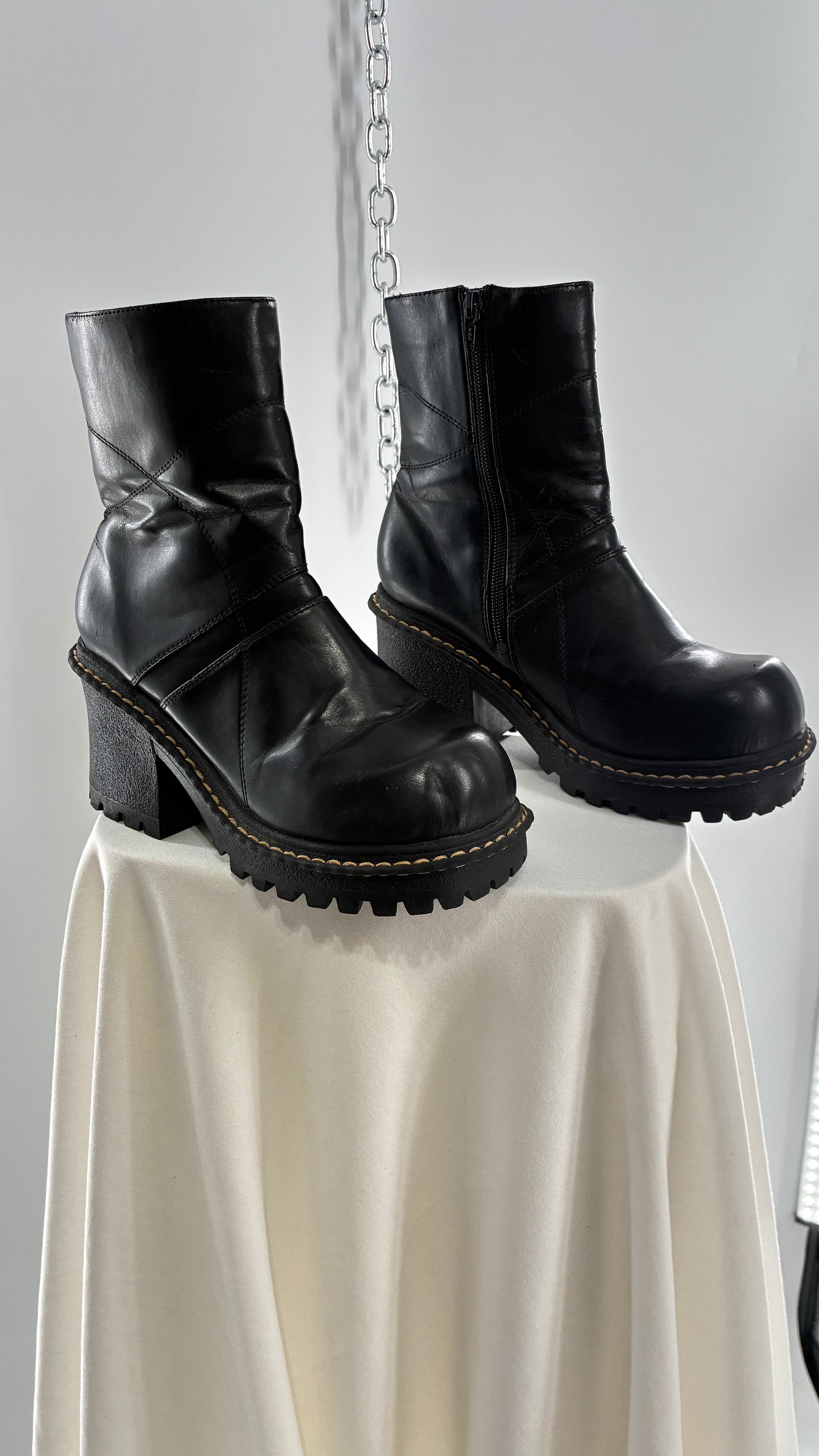 Vintage ROUTE 66 Black Chunky Heel Round Toe Boot (8.5)