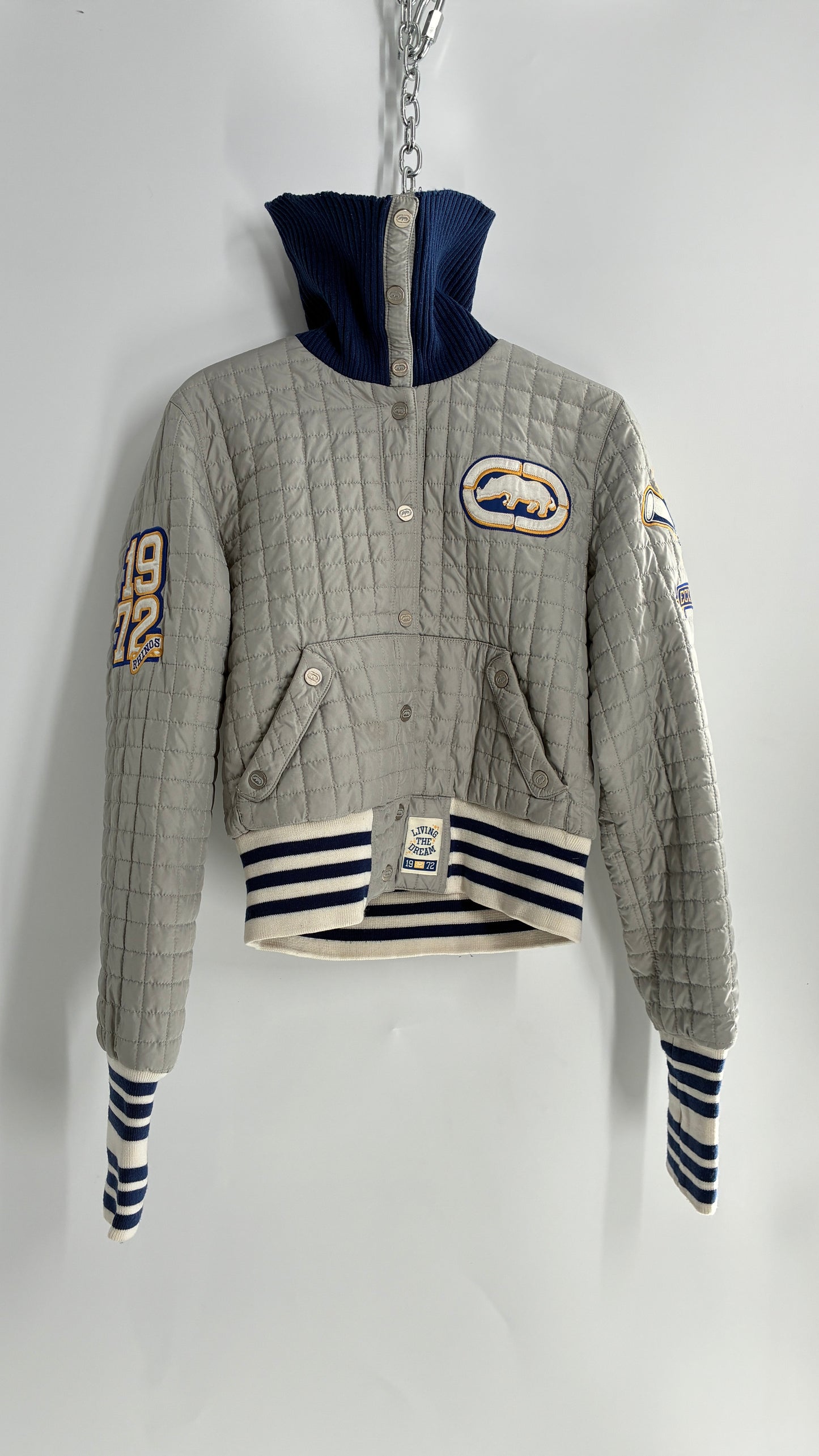 RARE Vintage EckoRed Grey Quilted Cropped Jacket with Button Down Collar and Patches (Large)