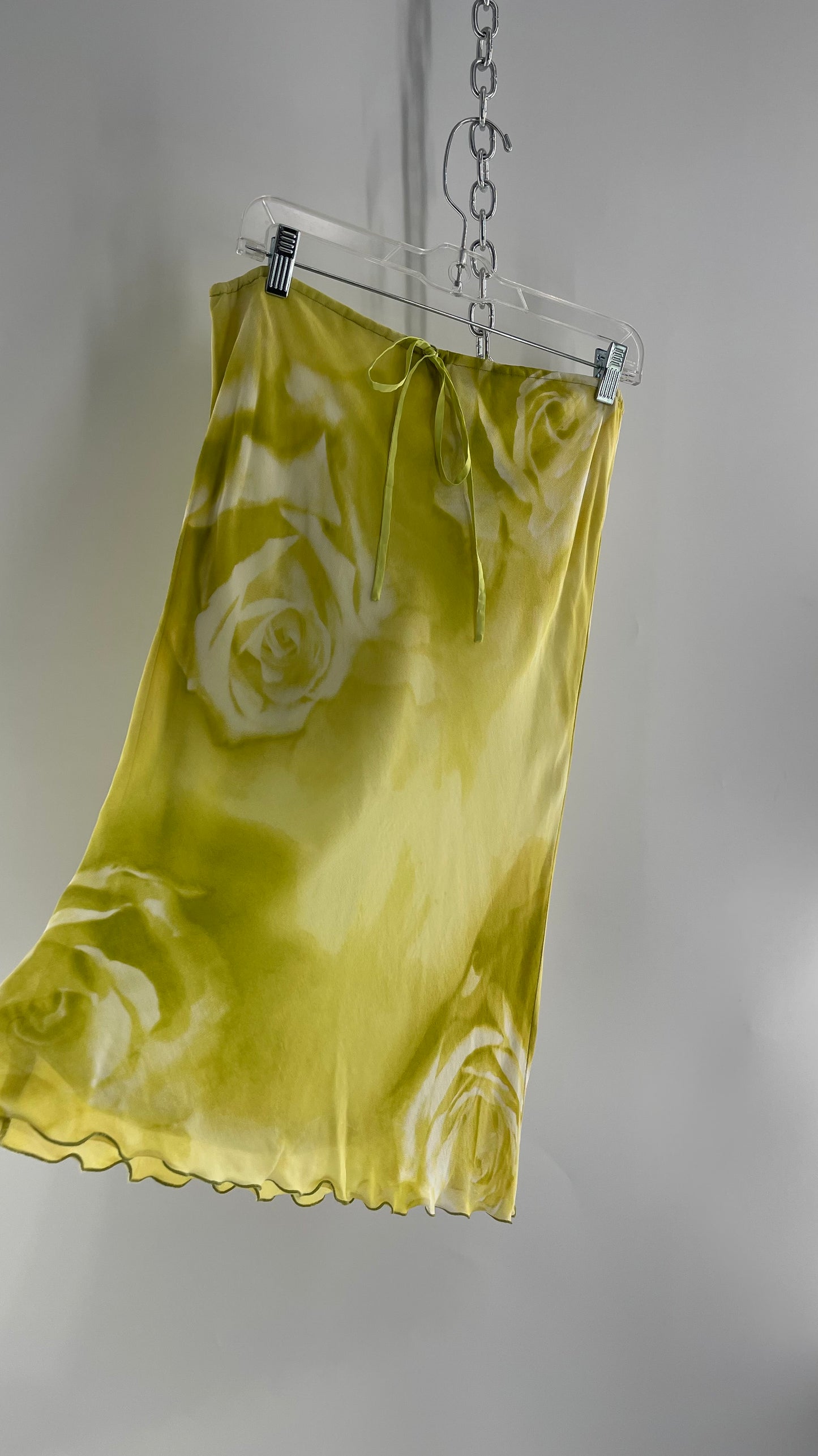 MOISELLE Neon Green Skirt with Blurred Roses, Low Waist, and Satin Ribbon (38)