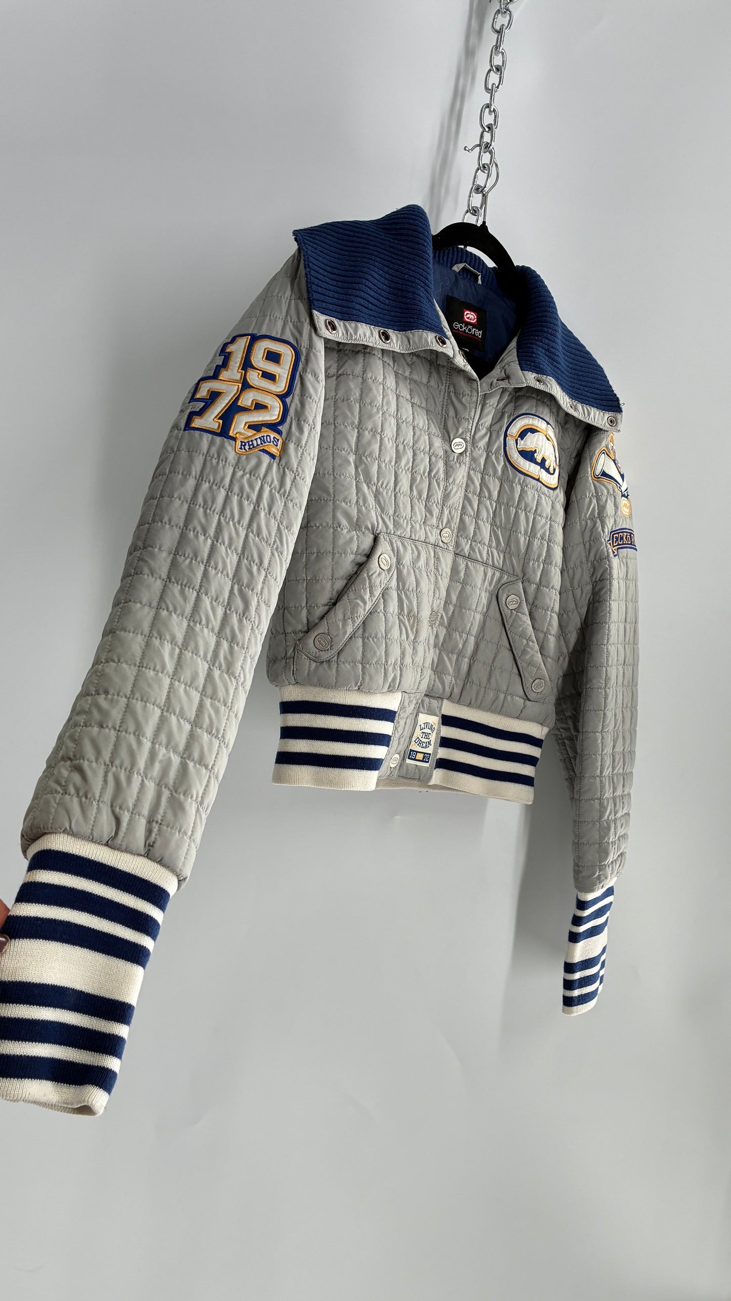 RARE Vintage EckoRed Grey Quilted Cropped Jacket with Button Down Collar and Patches (Large)