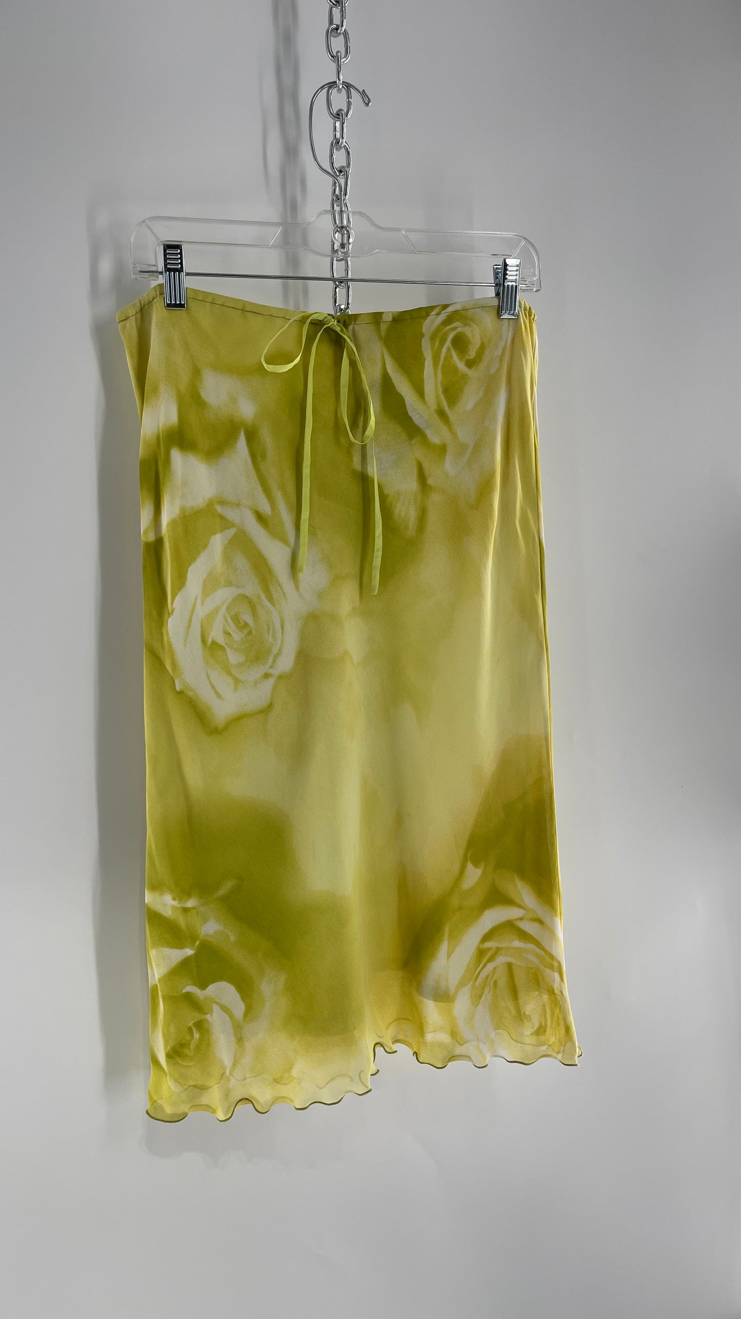 MOISELLE Neon Green Skirt with Blurred Roses, Low Waist, and Satin Ribbon (38)