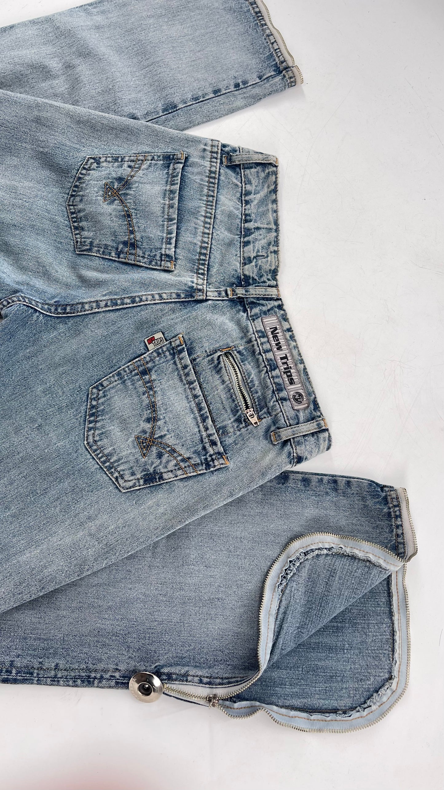 Vintage New Trips Light Wash Kick Flare Jeans with Zipper Hem Detail, V Waistline and Oversized Metal Buttons (40)